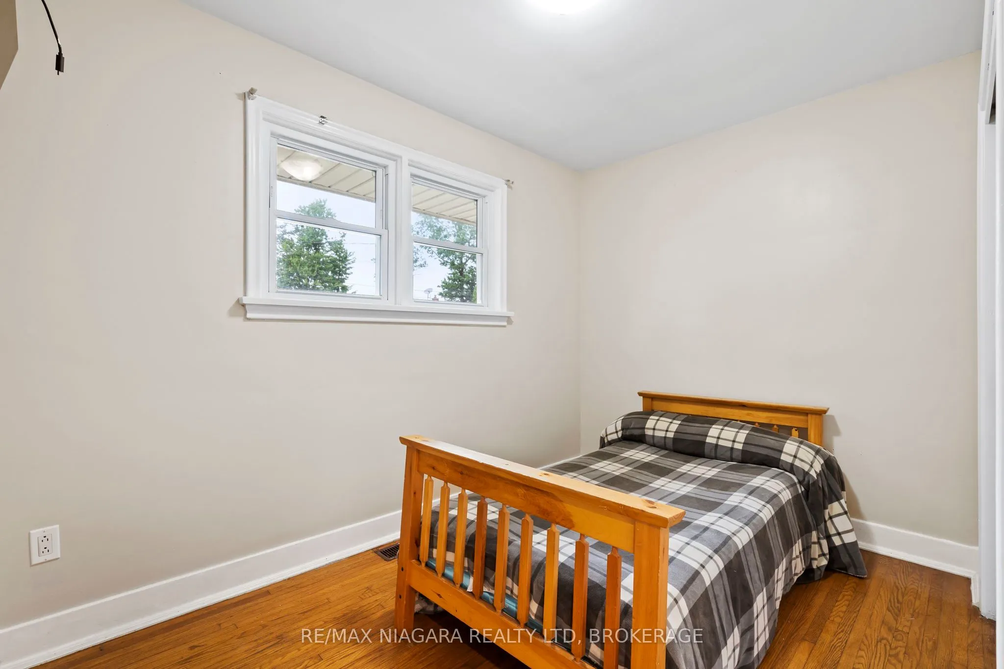 3416 Sheppard Crescent