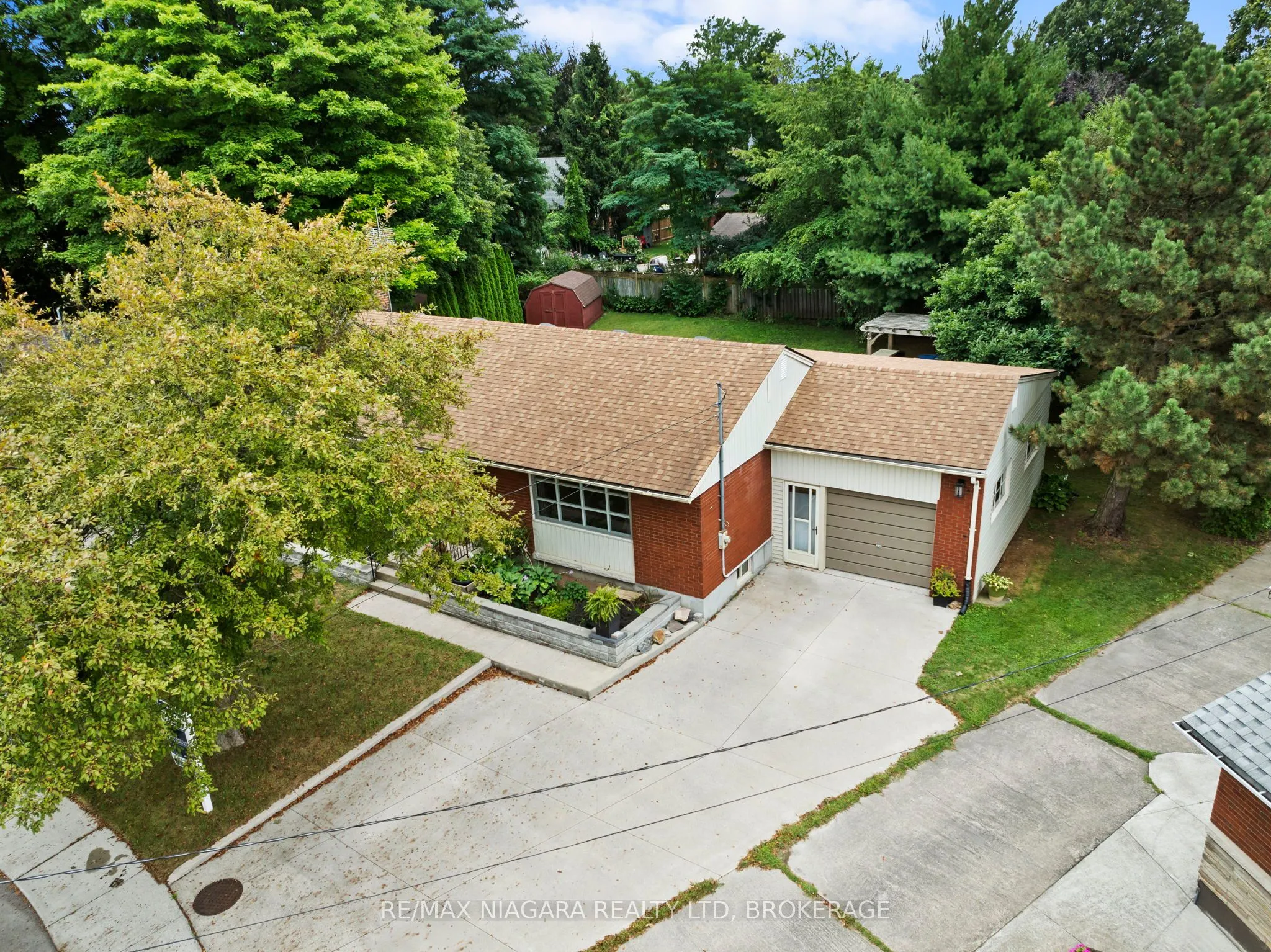 3416 Sheppard Crescent