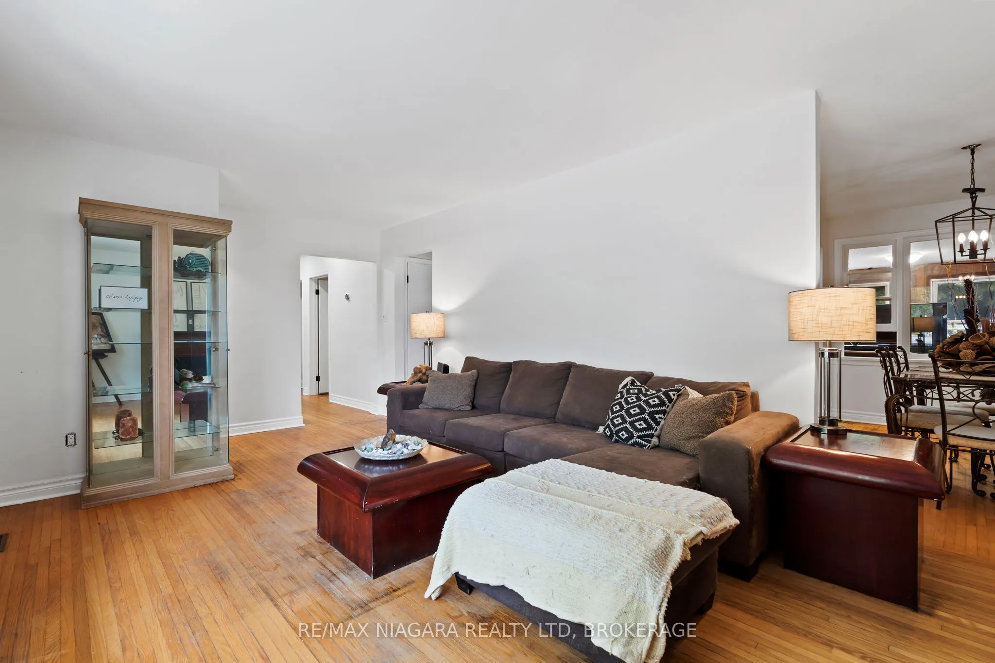 3416 Sheppard Crescent