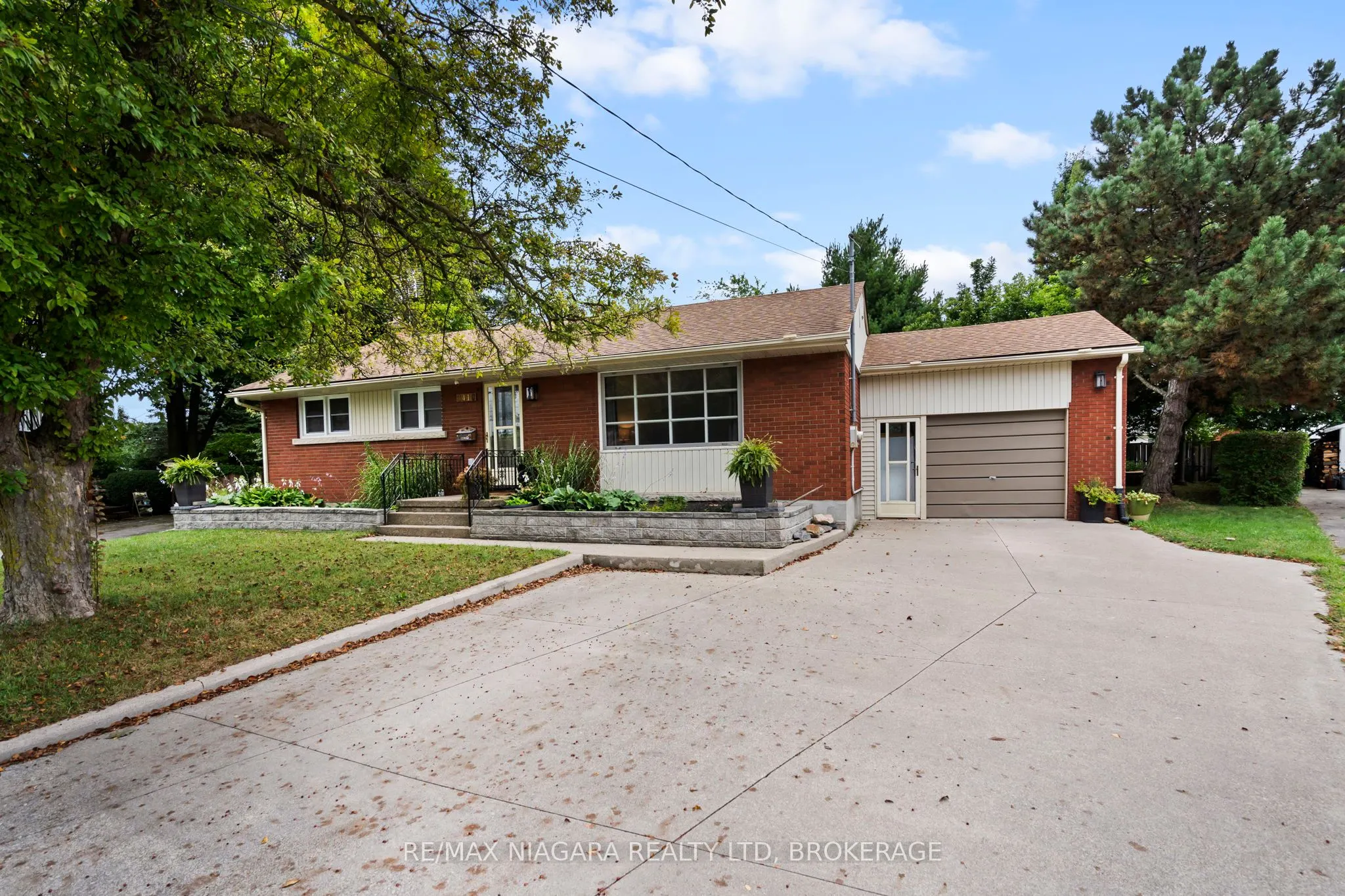 3416 Sheppard Crescent