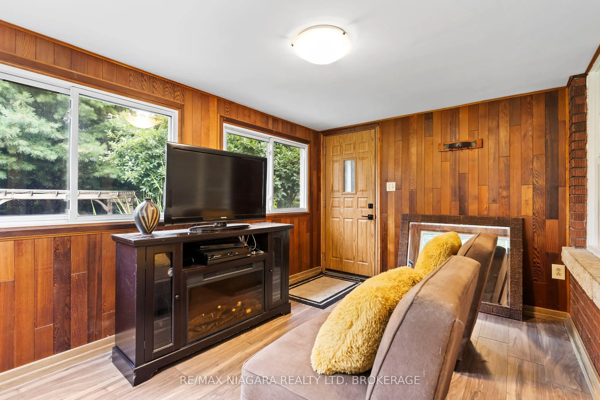 3416 Sheppard Crescent