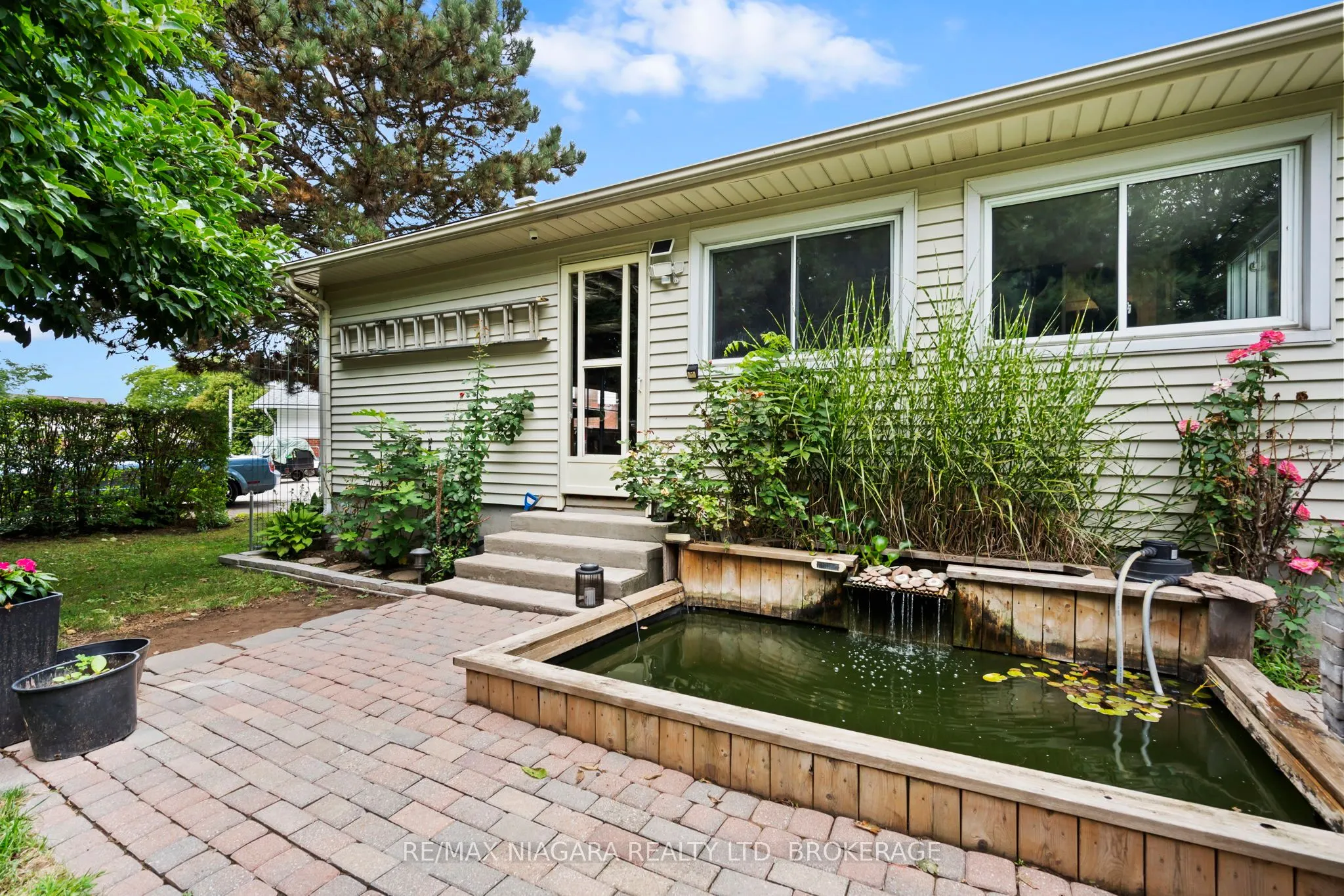 3416 Sheppard Crescent