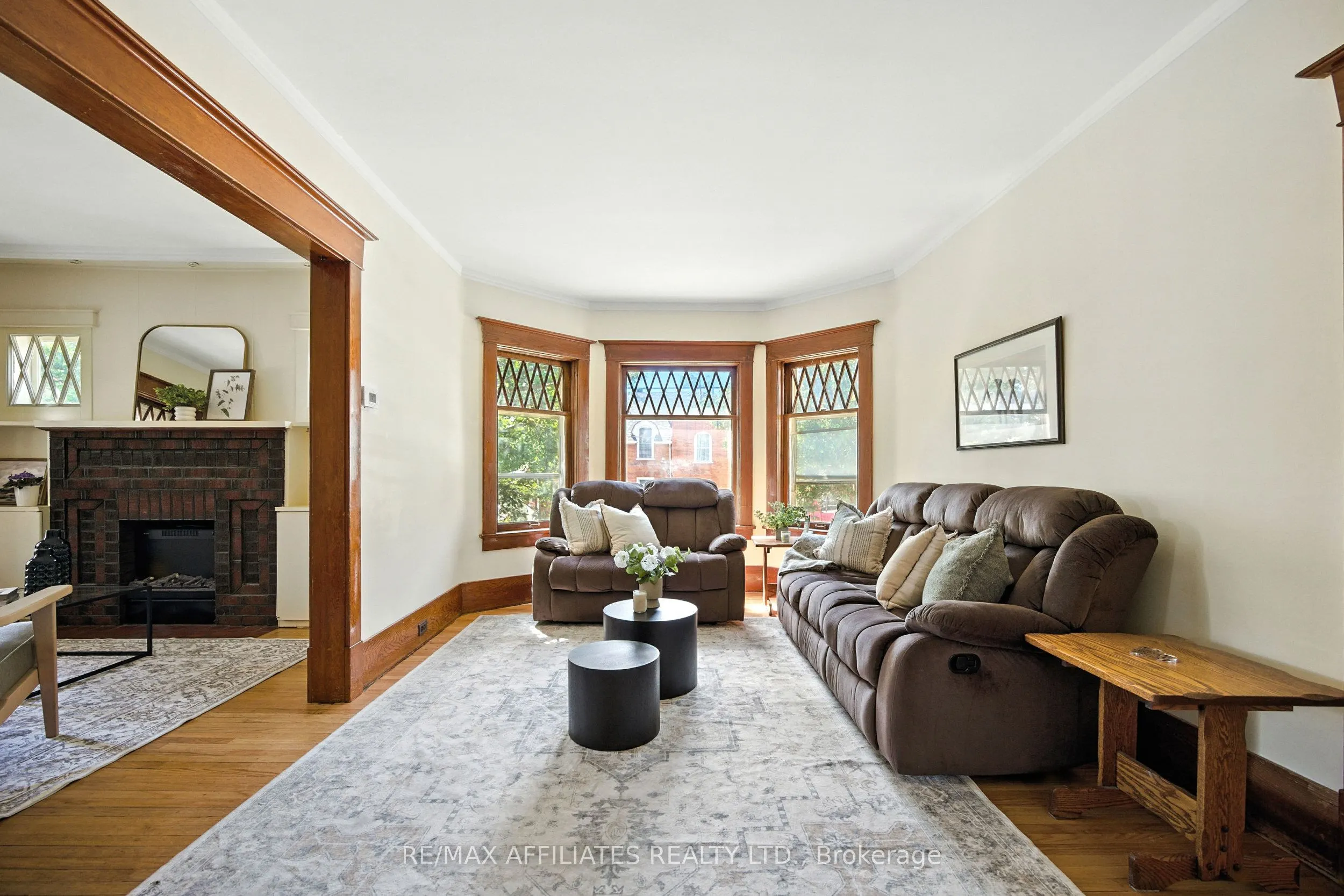 88 Main Street E