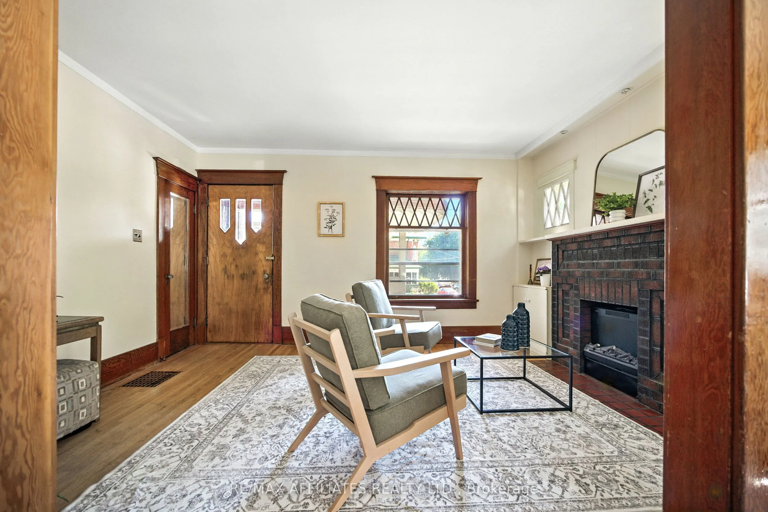 88 Main Street E