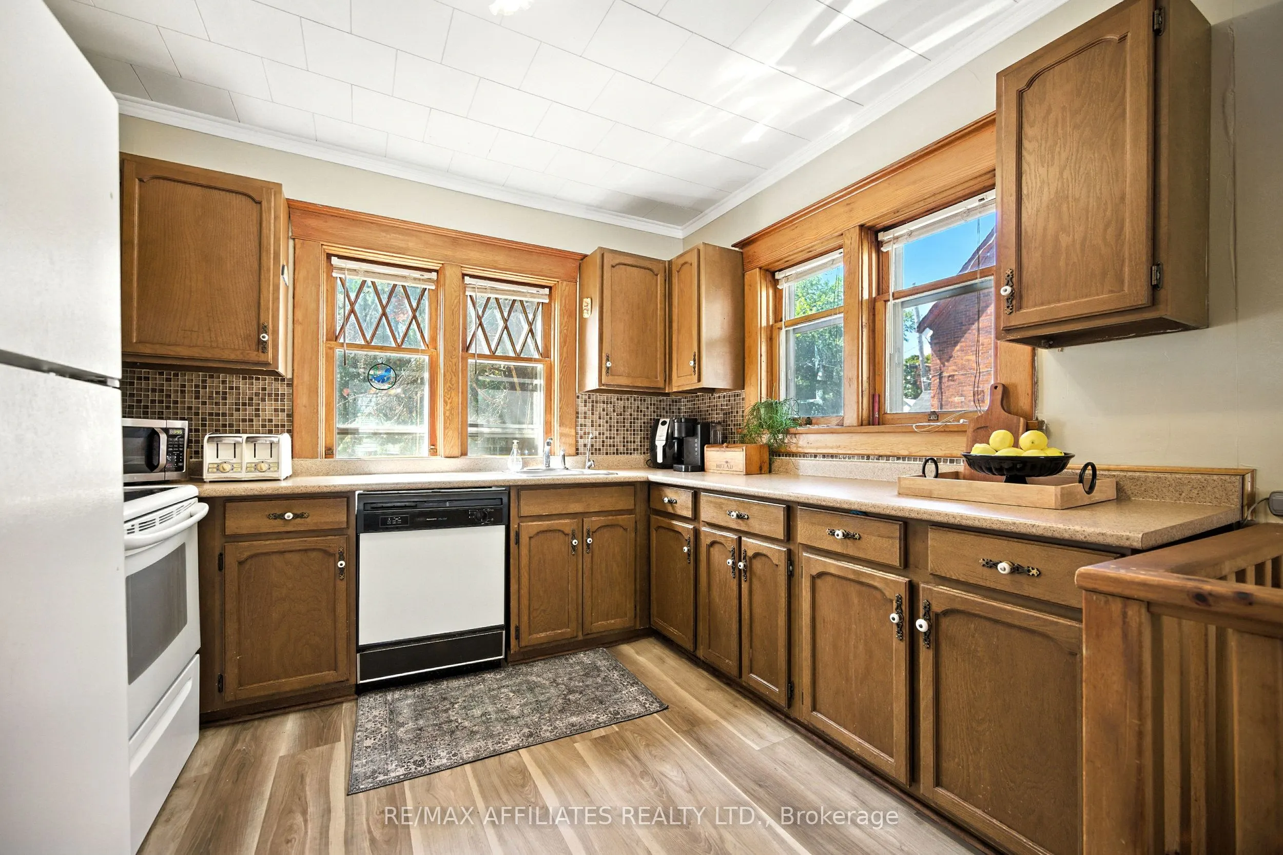 88 Main Street E