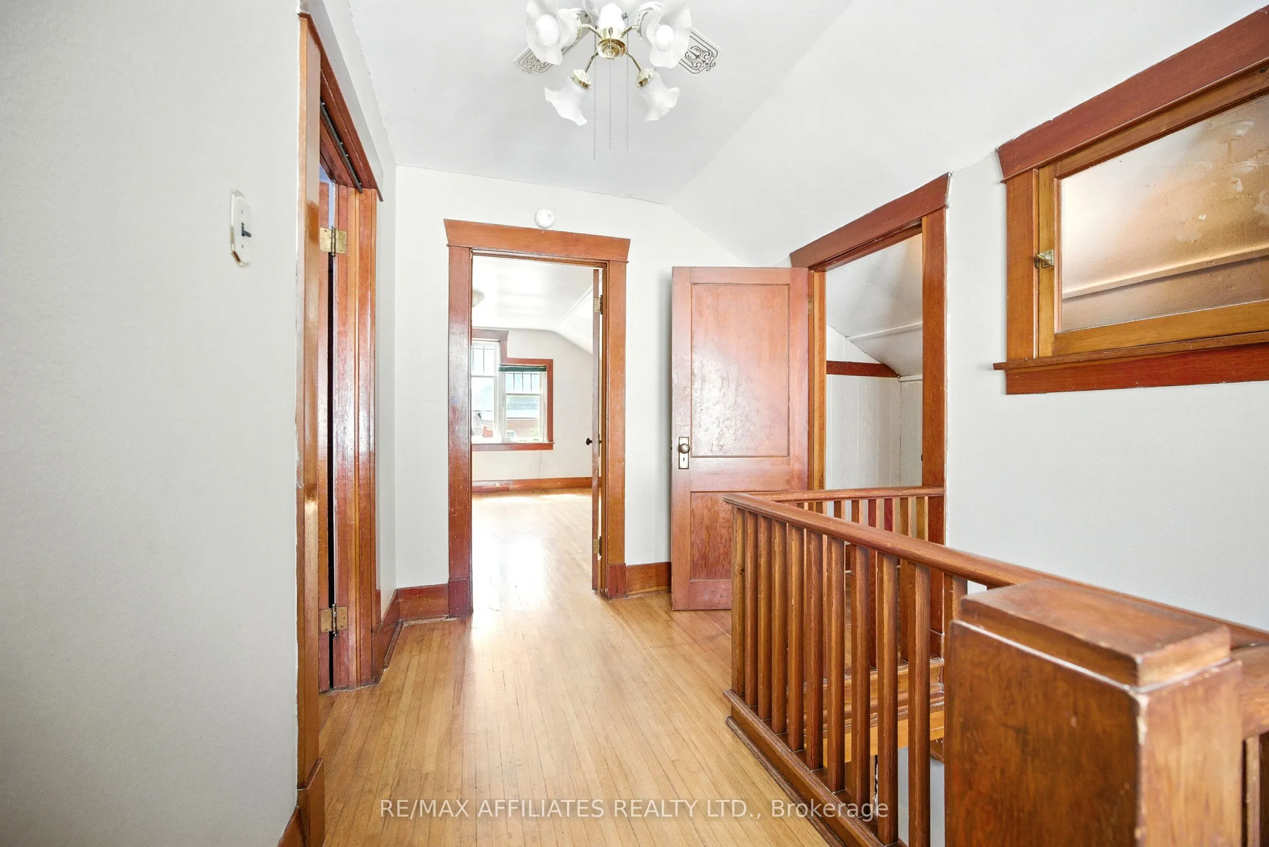 88 Main Street E