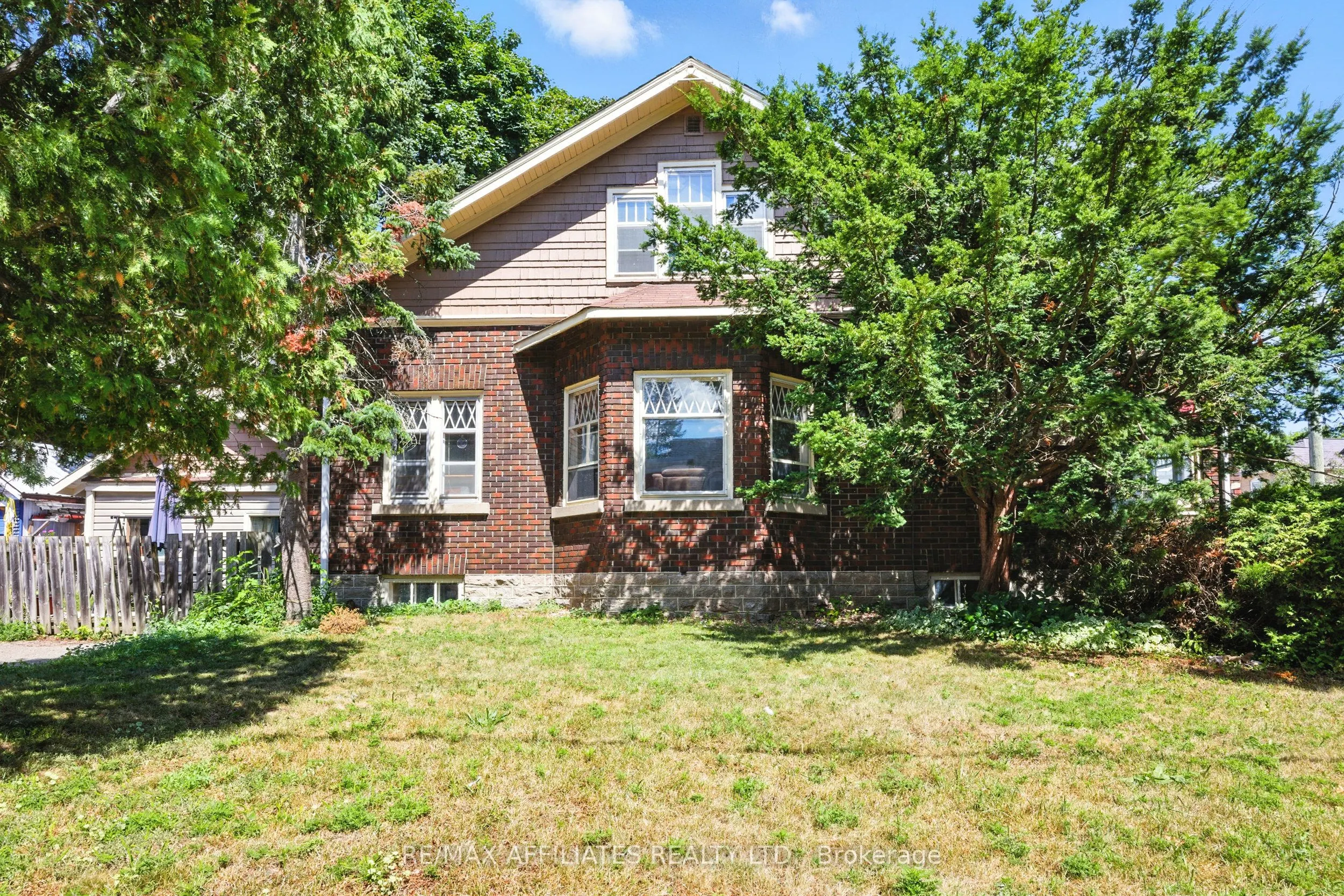 88 Main Street E