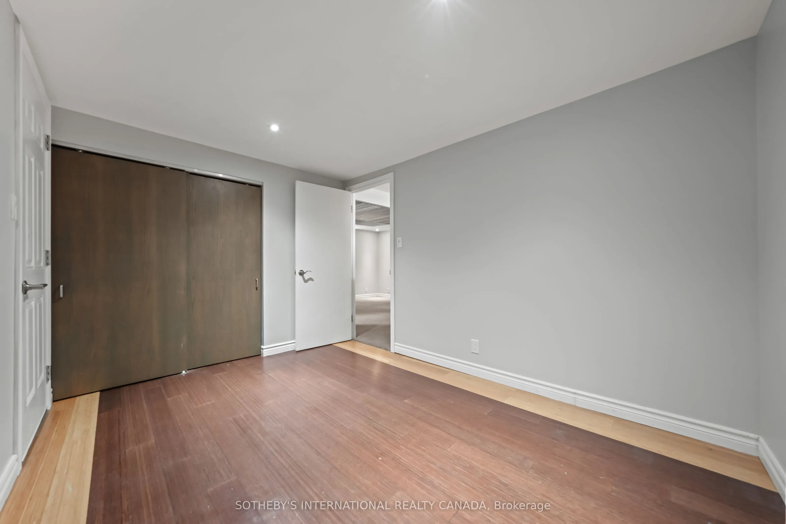 1679 Holley Crescent