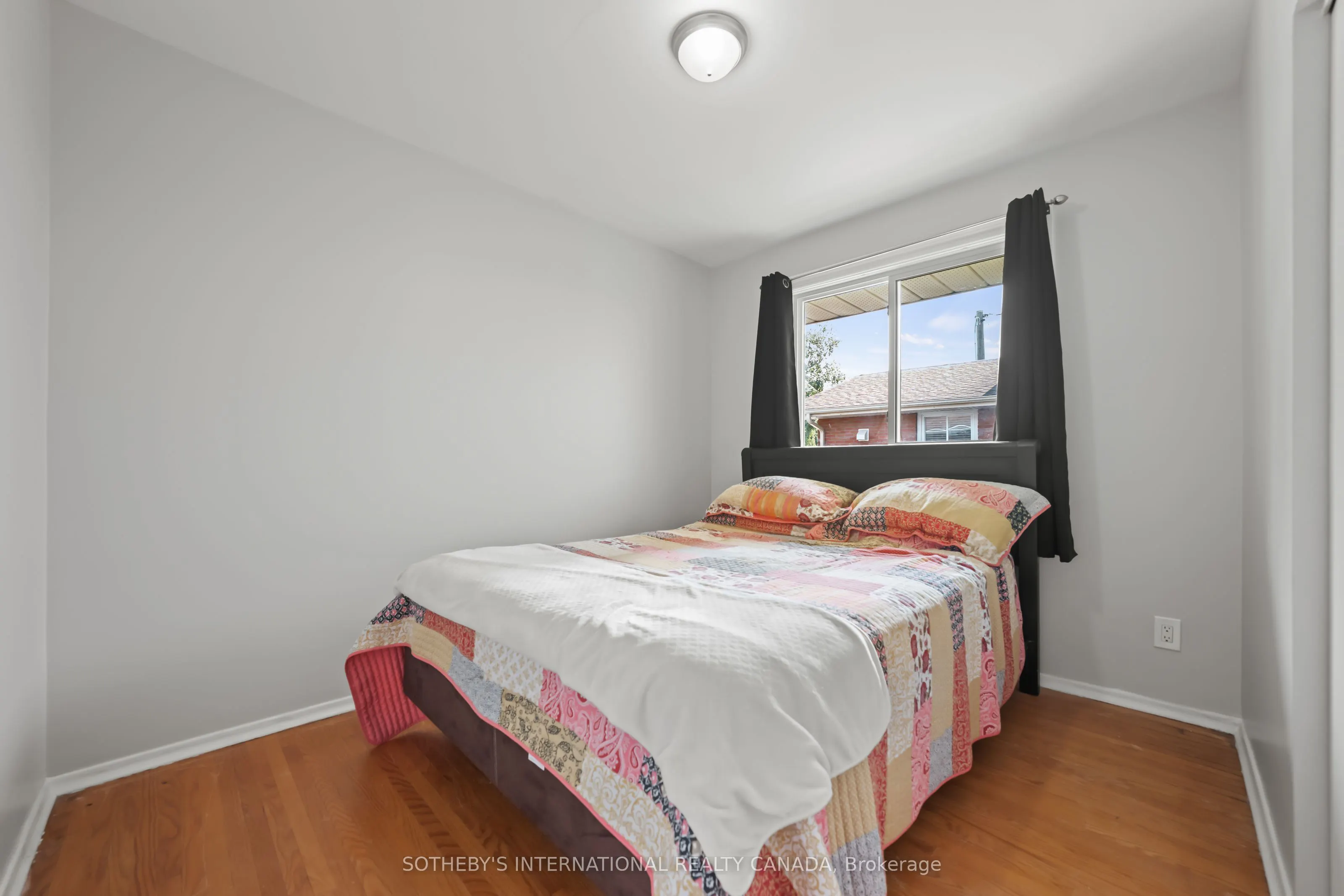 1679 Holley Crescent
