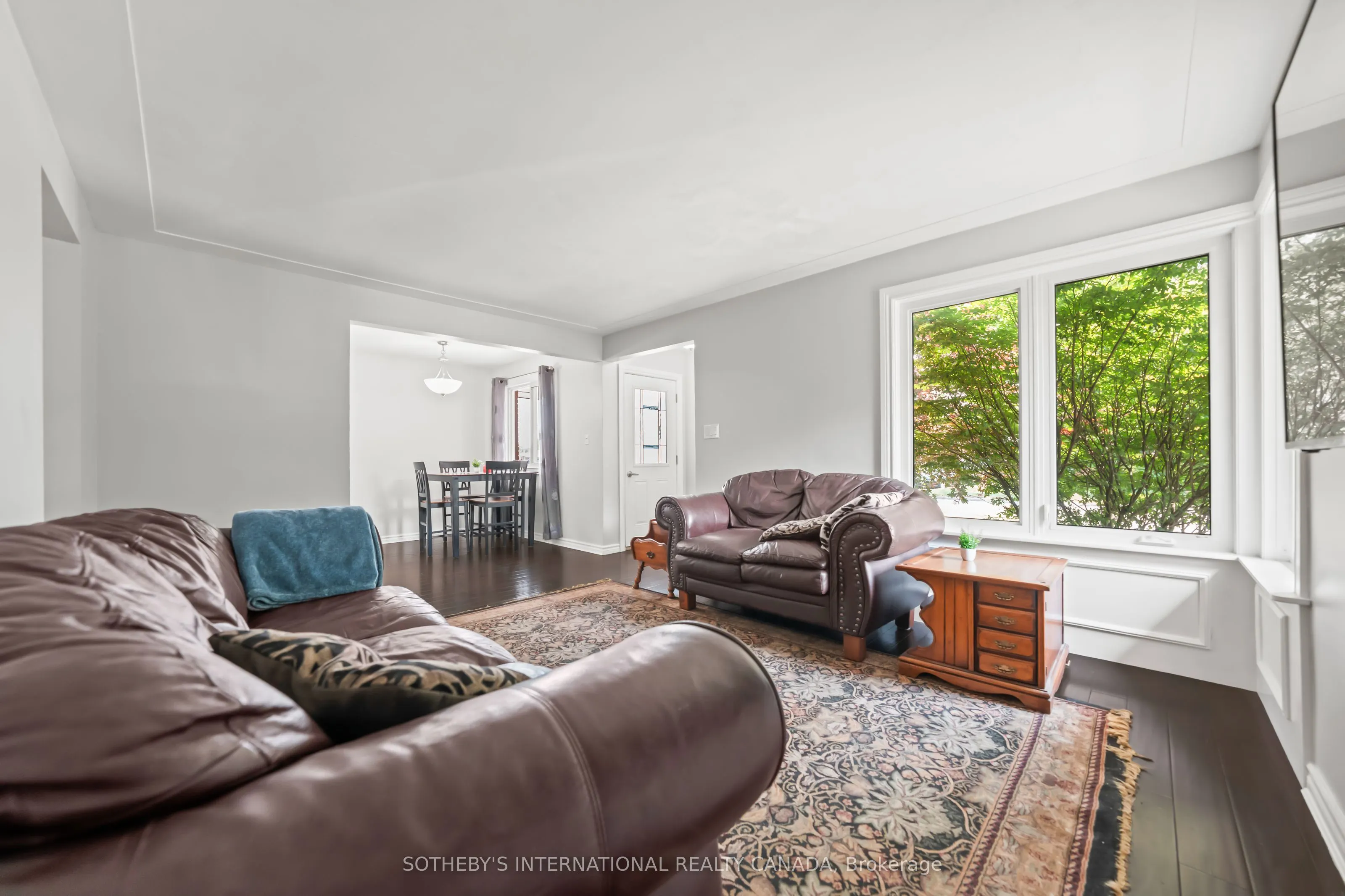 1679 Holley Crescent