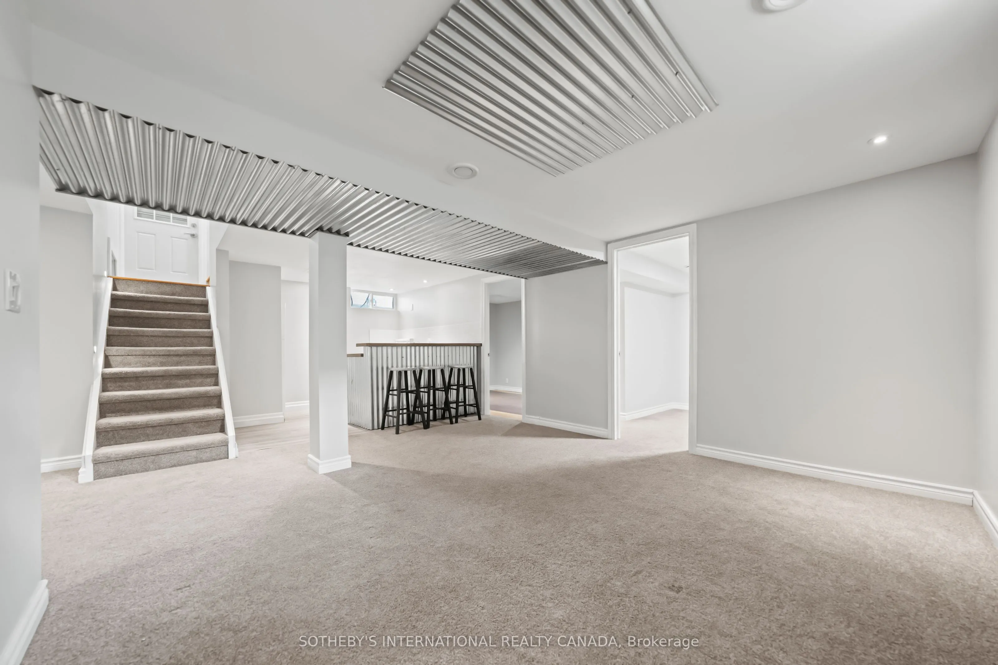 1679 Holley Crescent