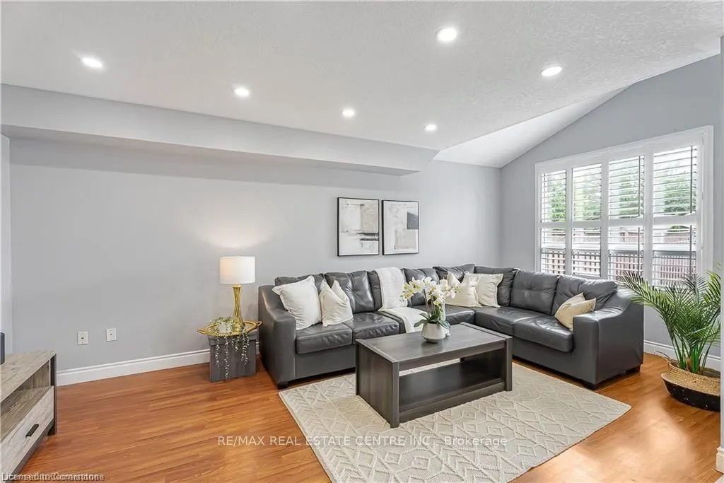 257 Grey Fox Drive, #Upper