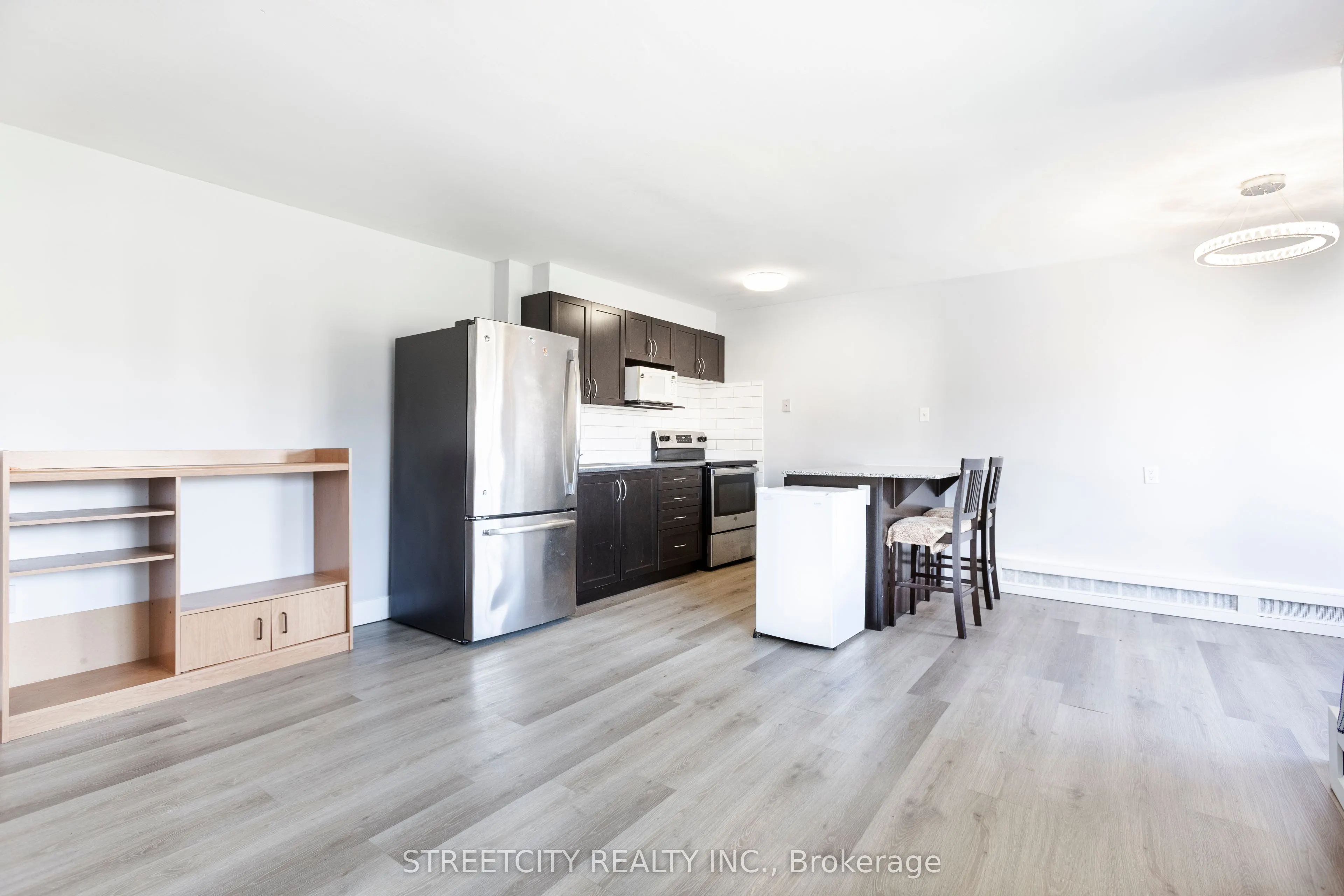 1172 HAMILTON Road E, #210