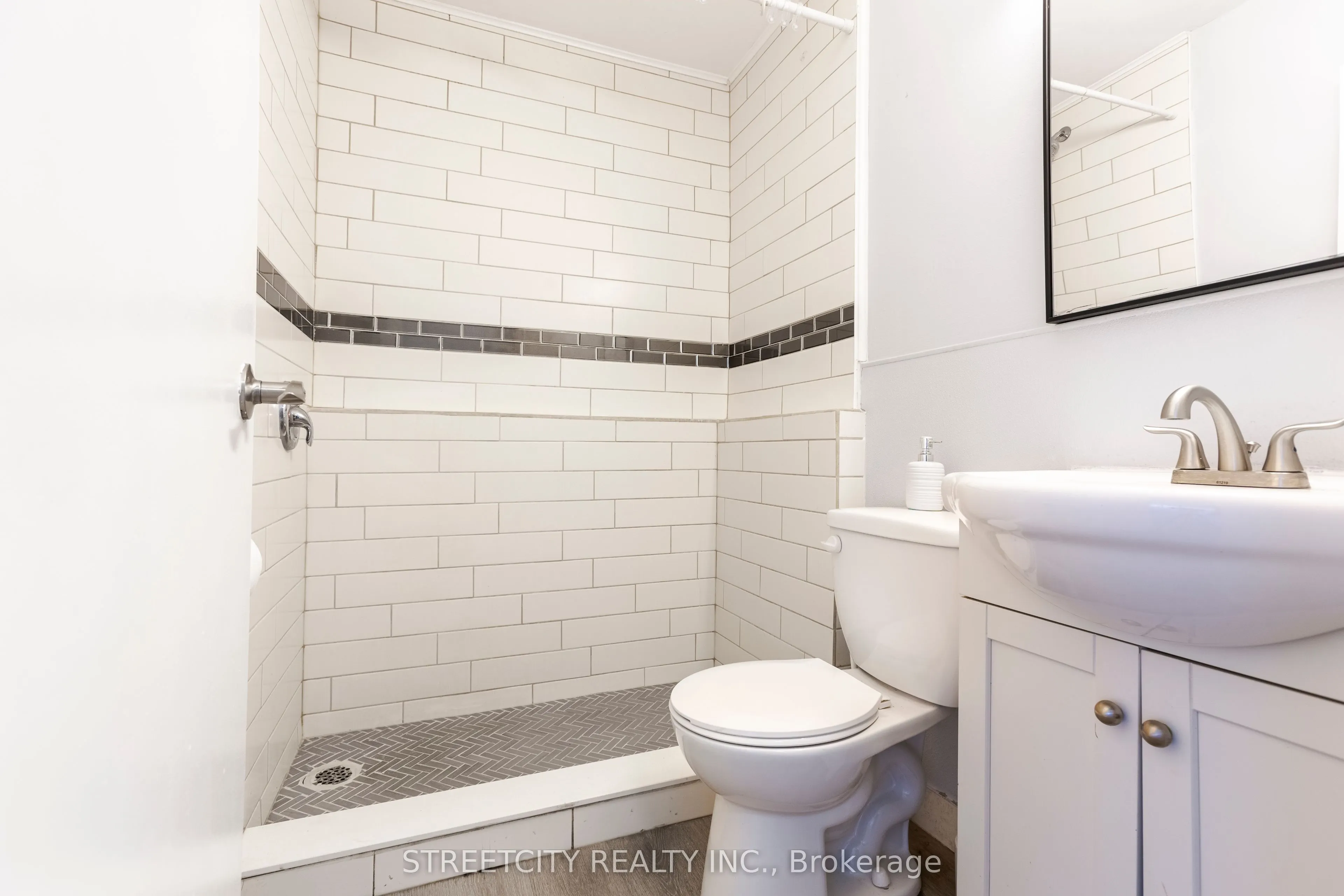 1172 HAMILTON Road E, #210