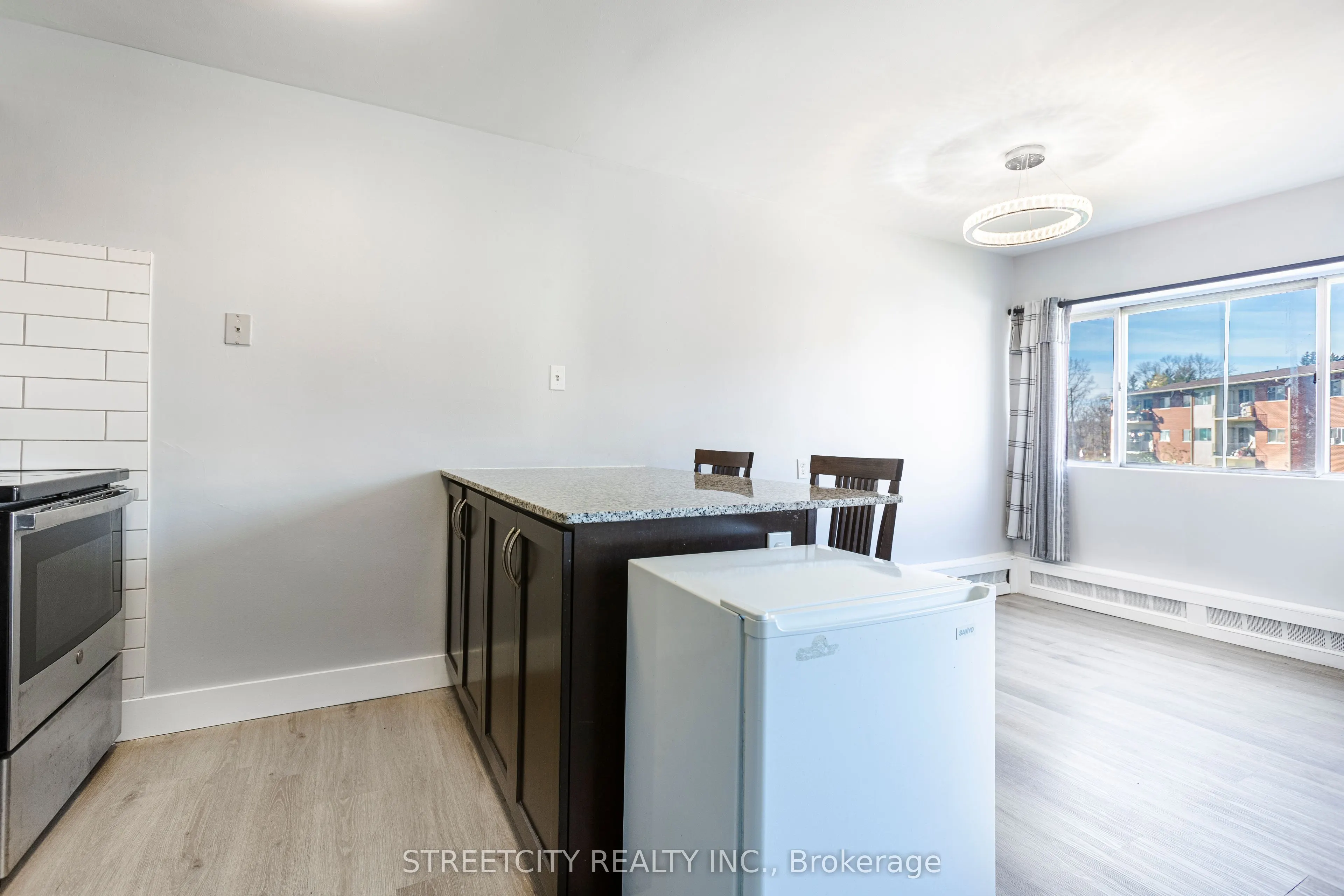 1172 HAMILTON Road E, #210