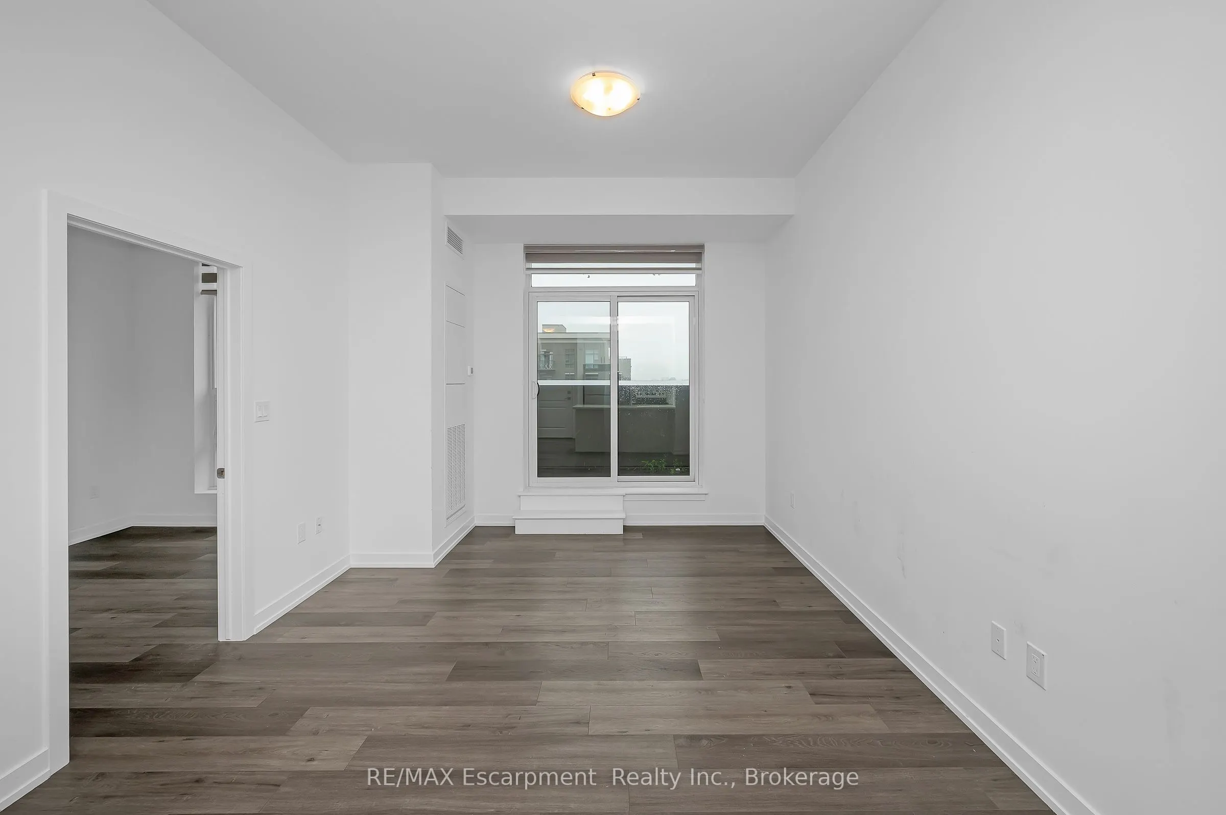 470 Dundas Street E, #514