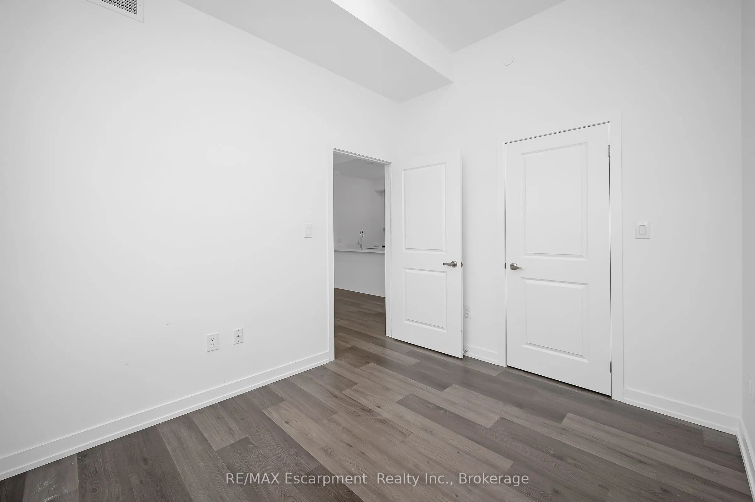 470 Dundas Street E, #514