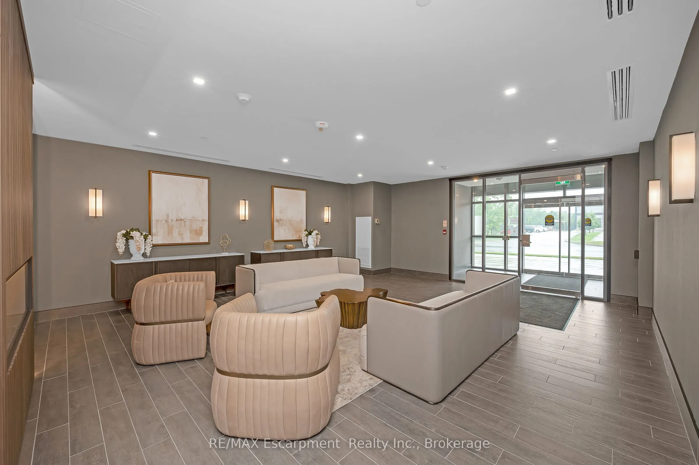 470 Dundas Street E, #514