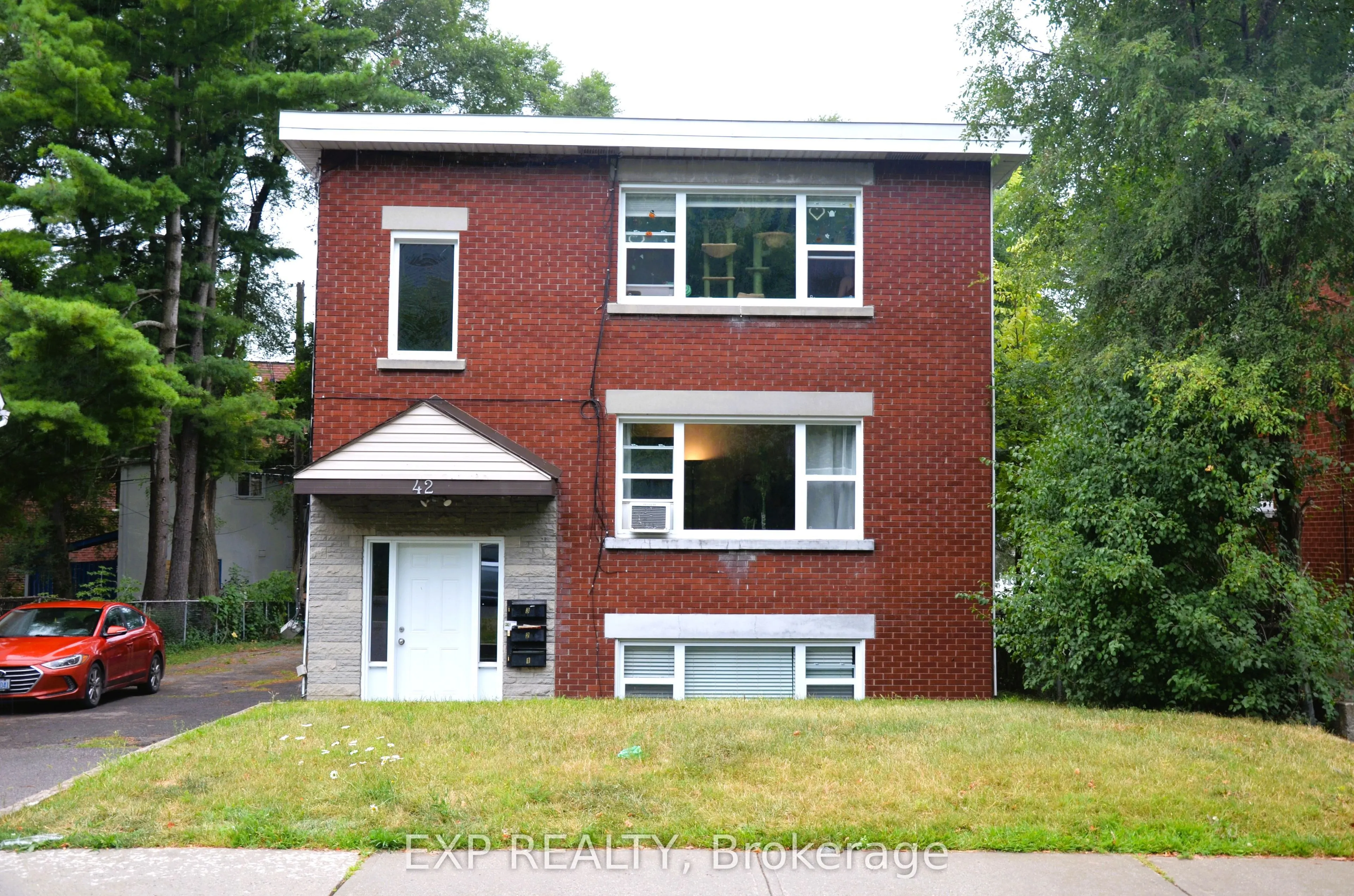 42 LAVERGNE ST Street E, #2