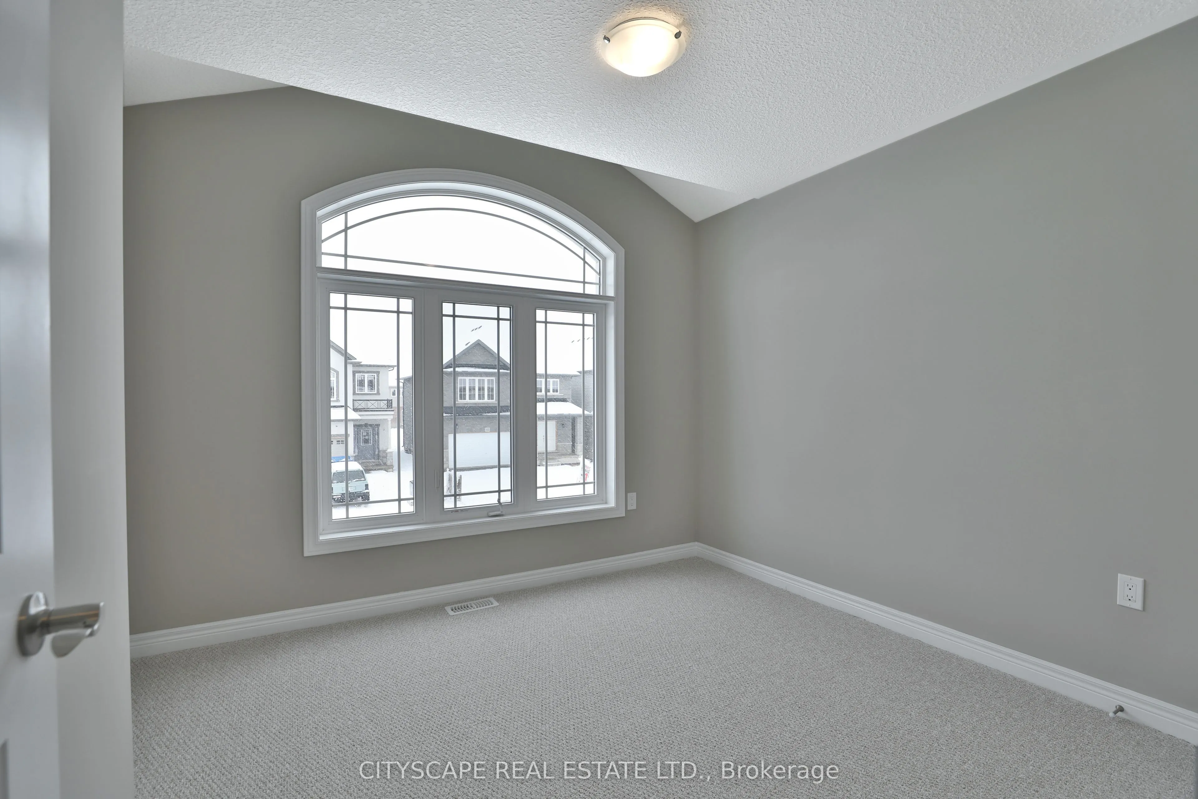 87 Bethune Avenue