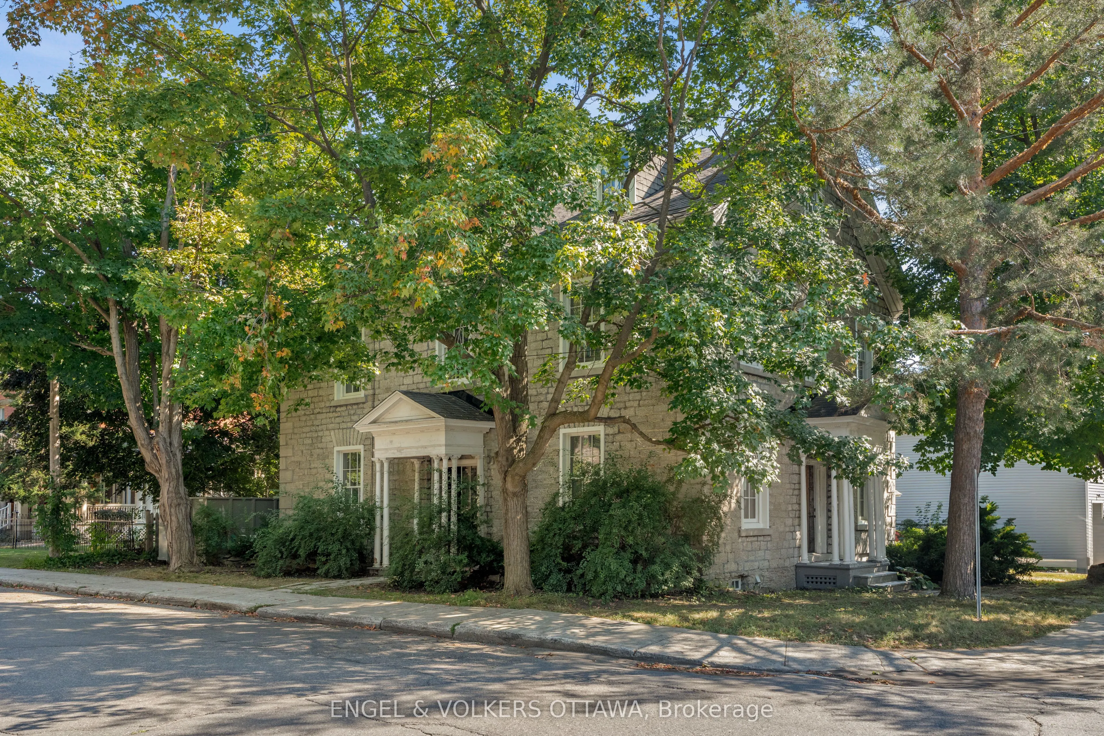 35 MacKay Street