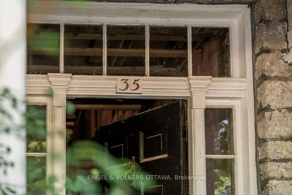 35 MacKay Street