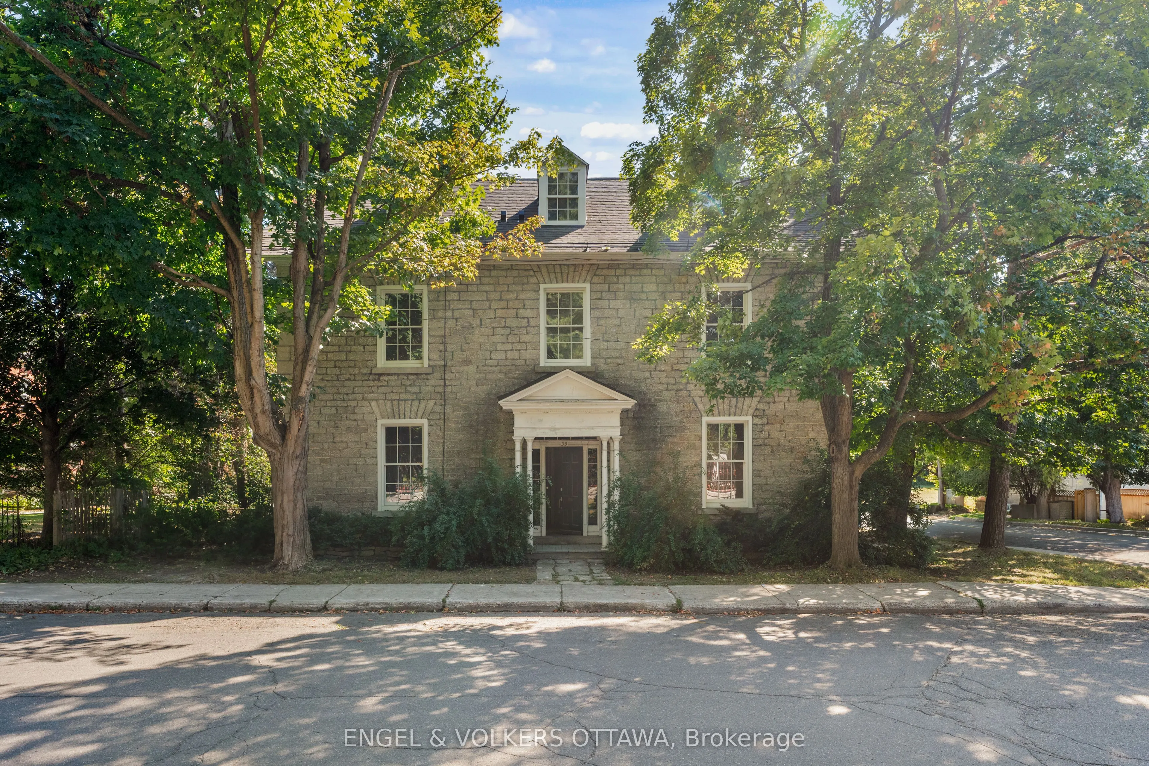 35 MacKay Street