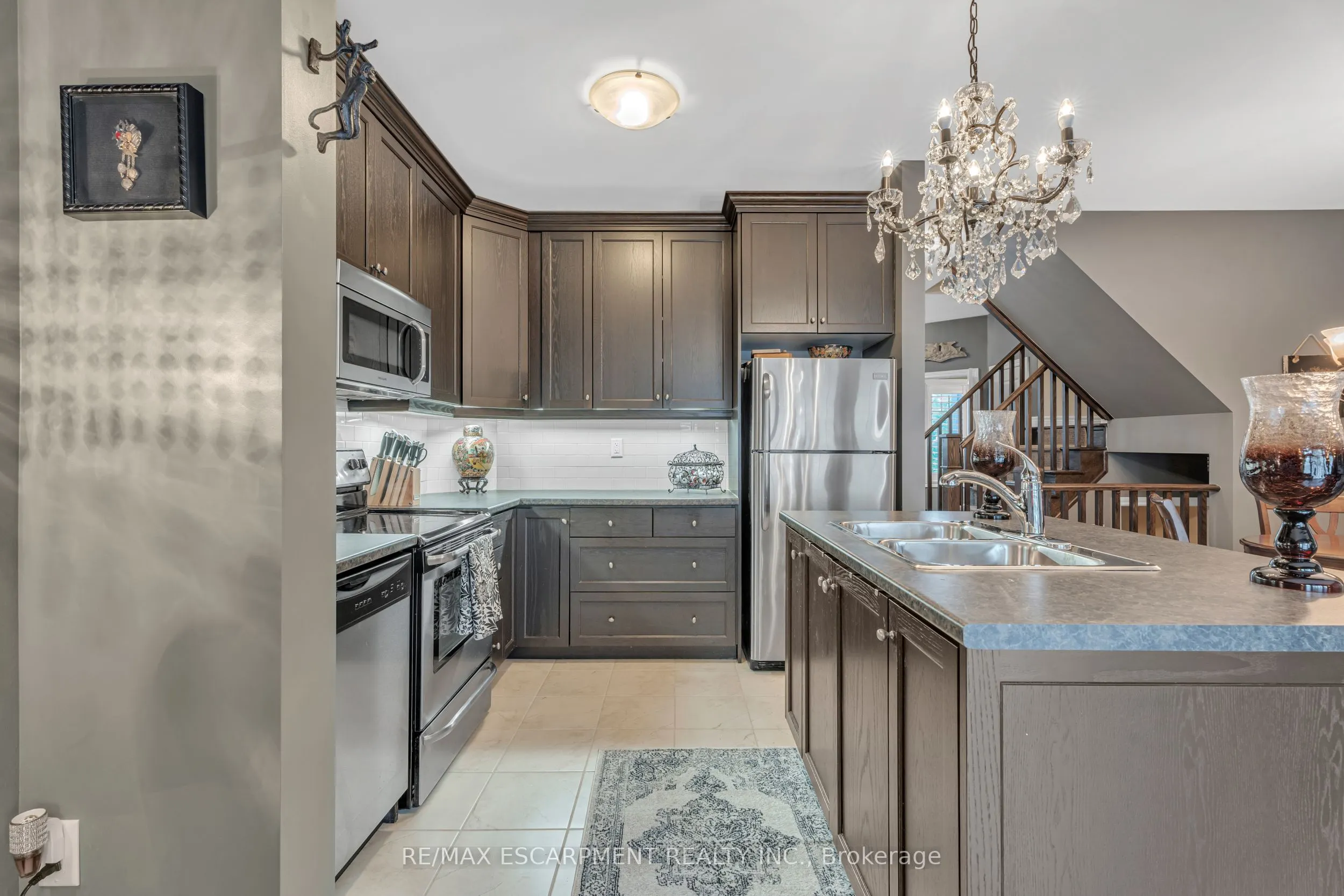 72 DODMAN Crescent