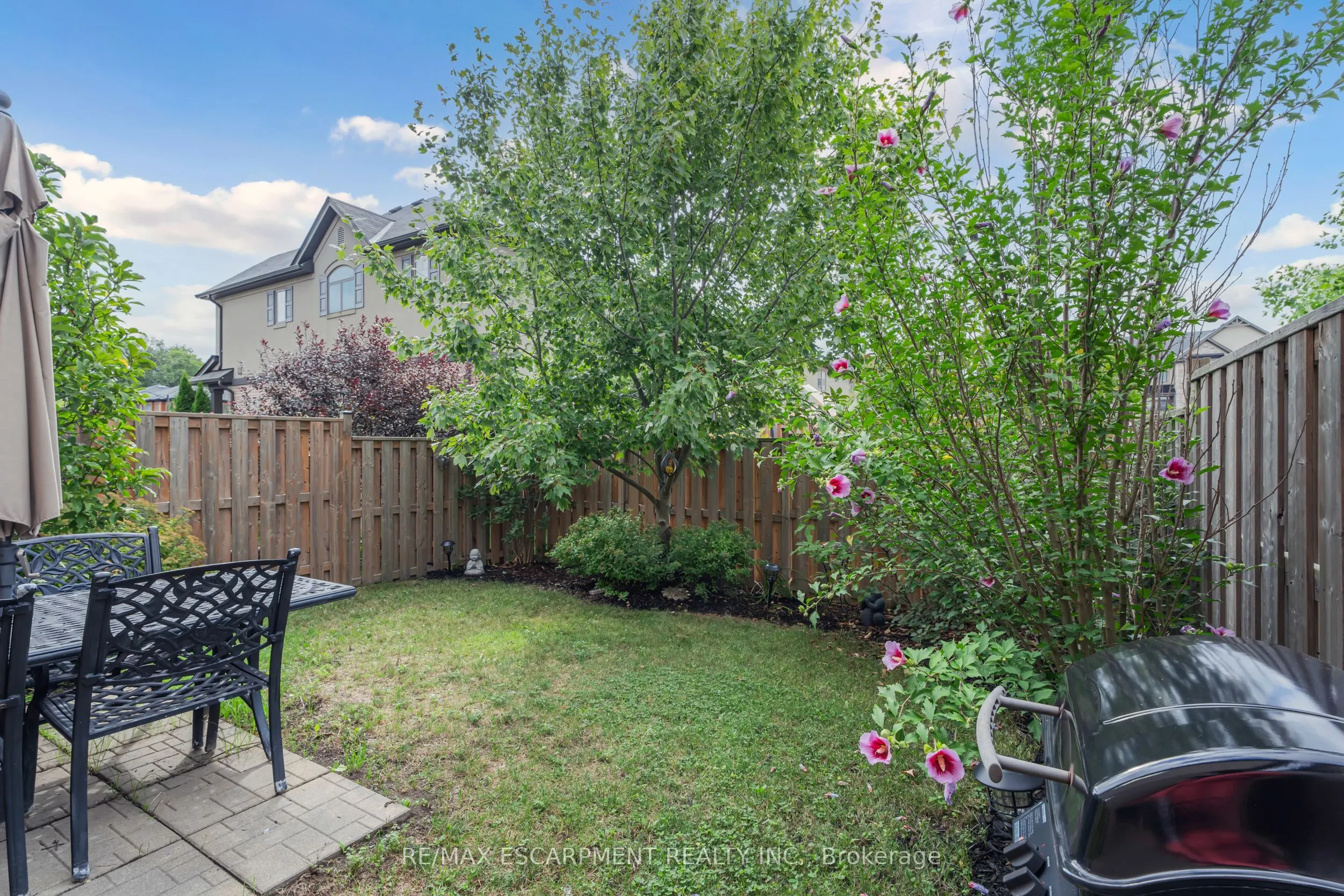 72 DODMAN Crescent