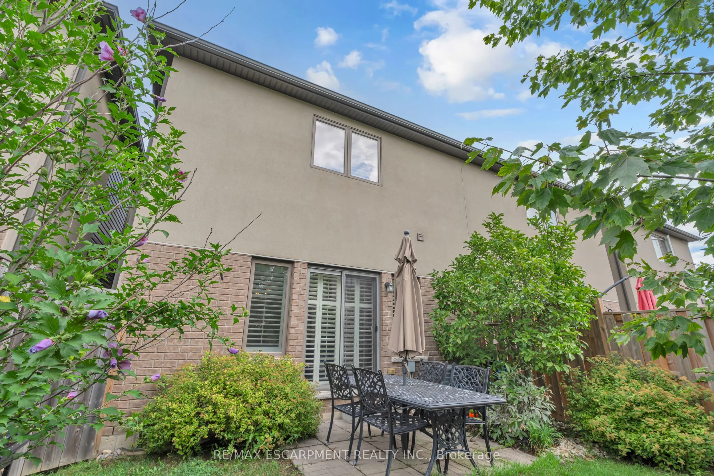 72 DODMAN Crescent