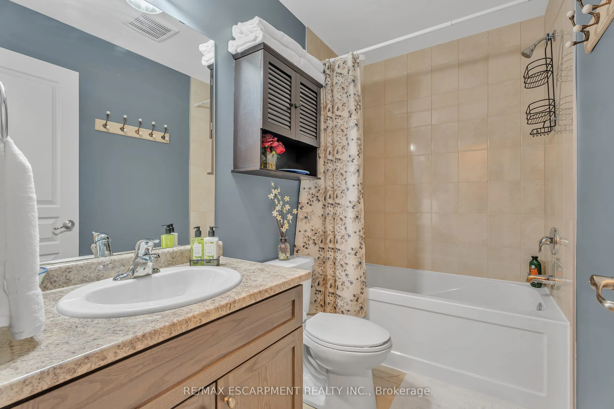 72 DODMAN Crescent