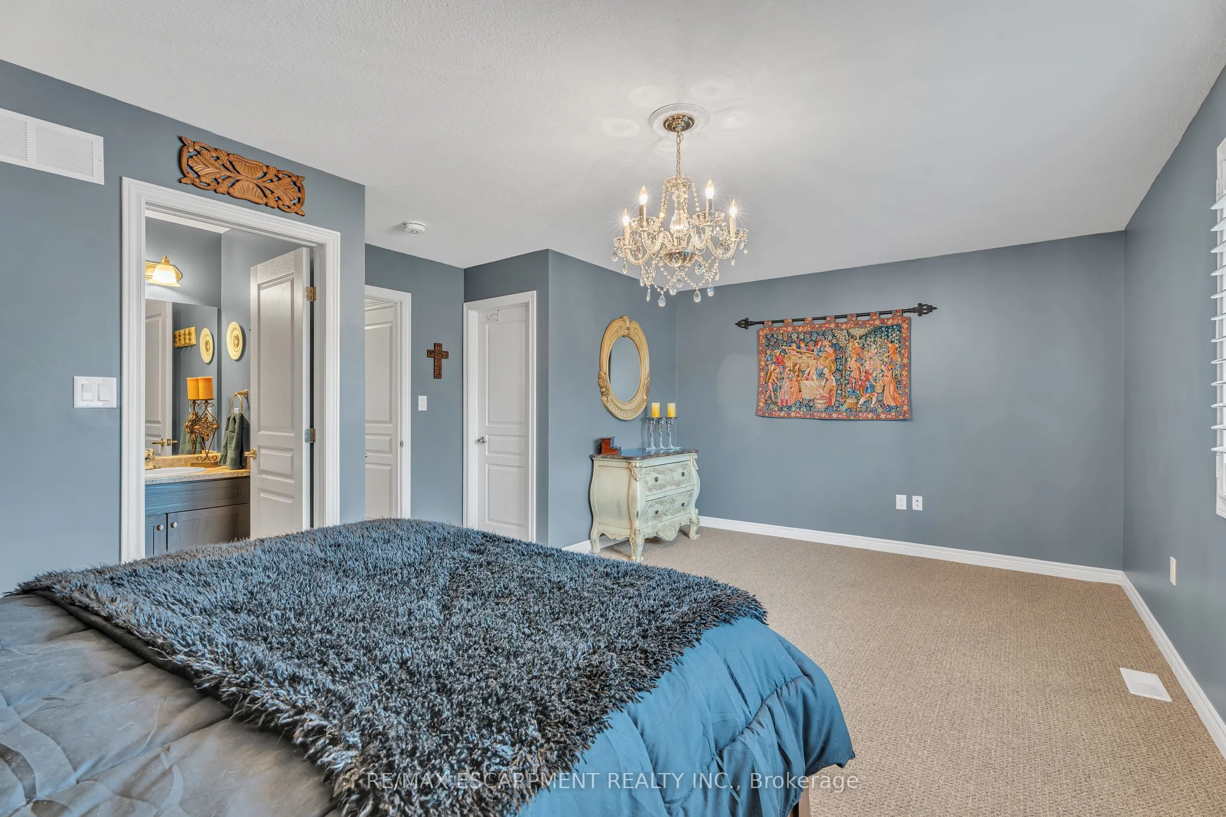 72 DODMAN Crescent