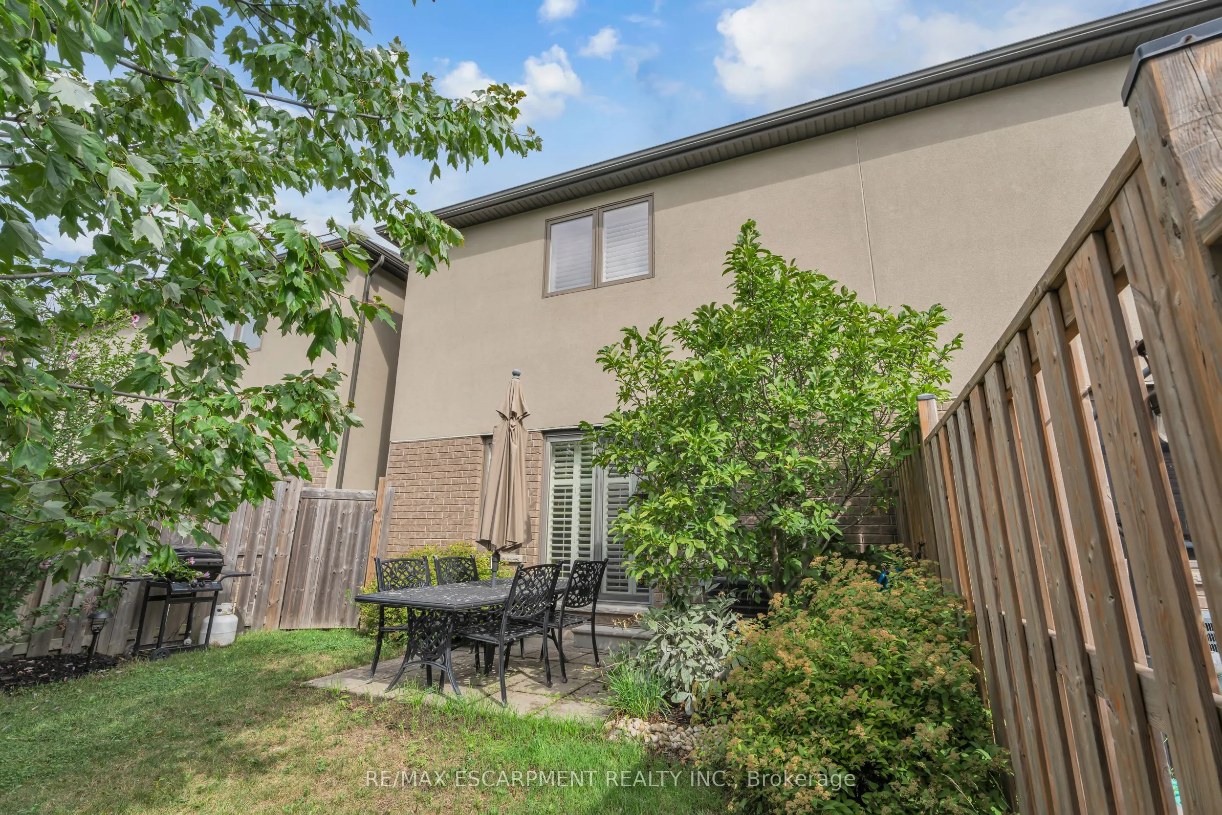 72 DODMAN Crescent