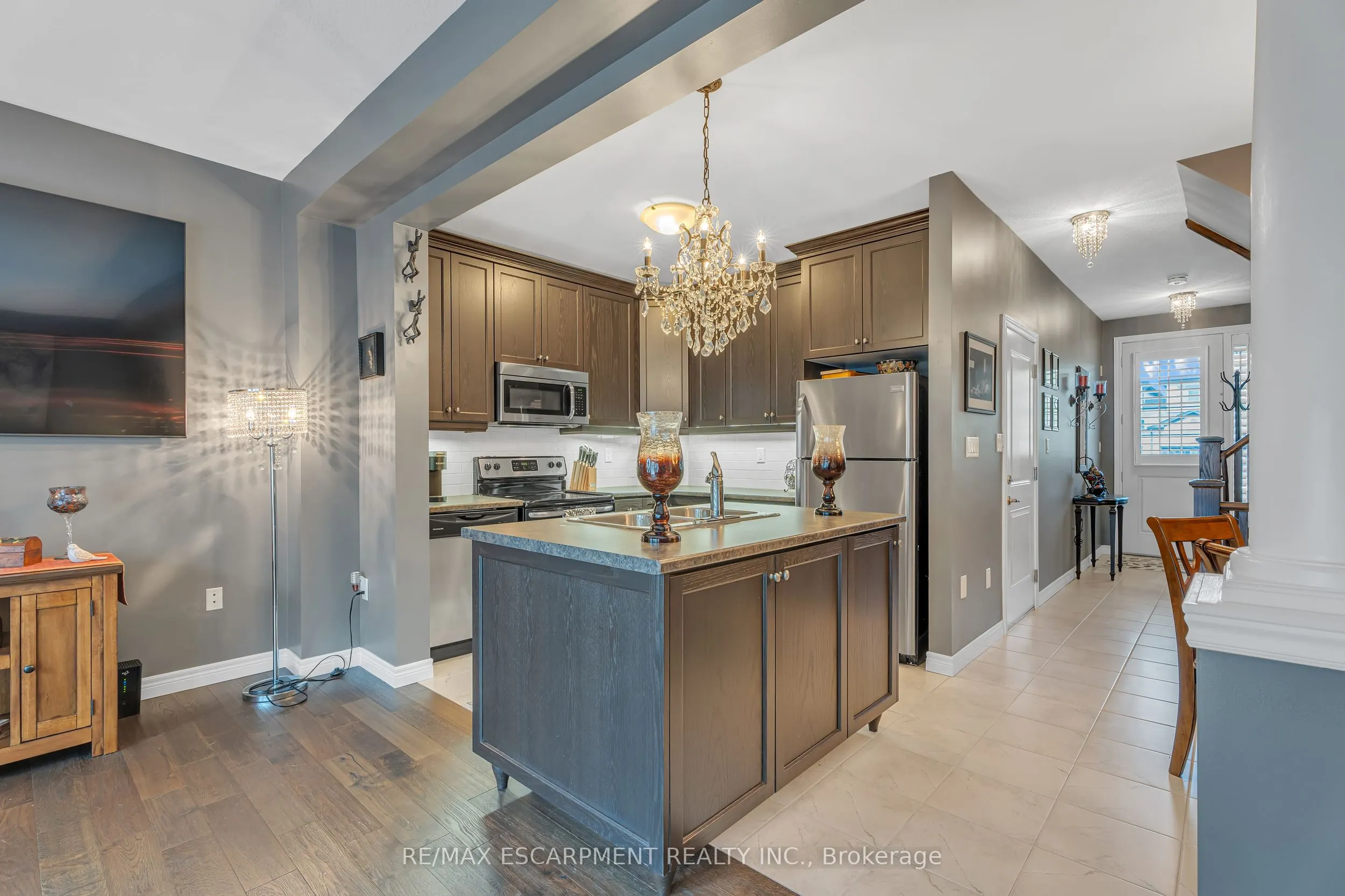 72 DODMAN Crescent