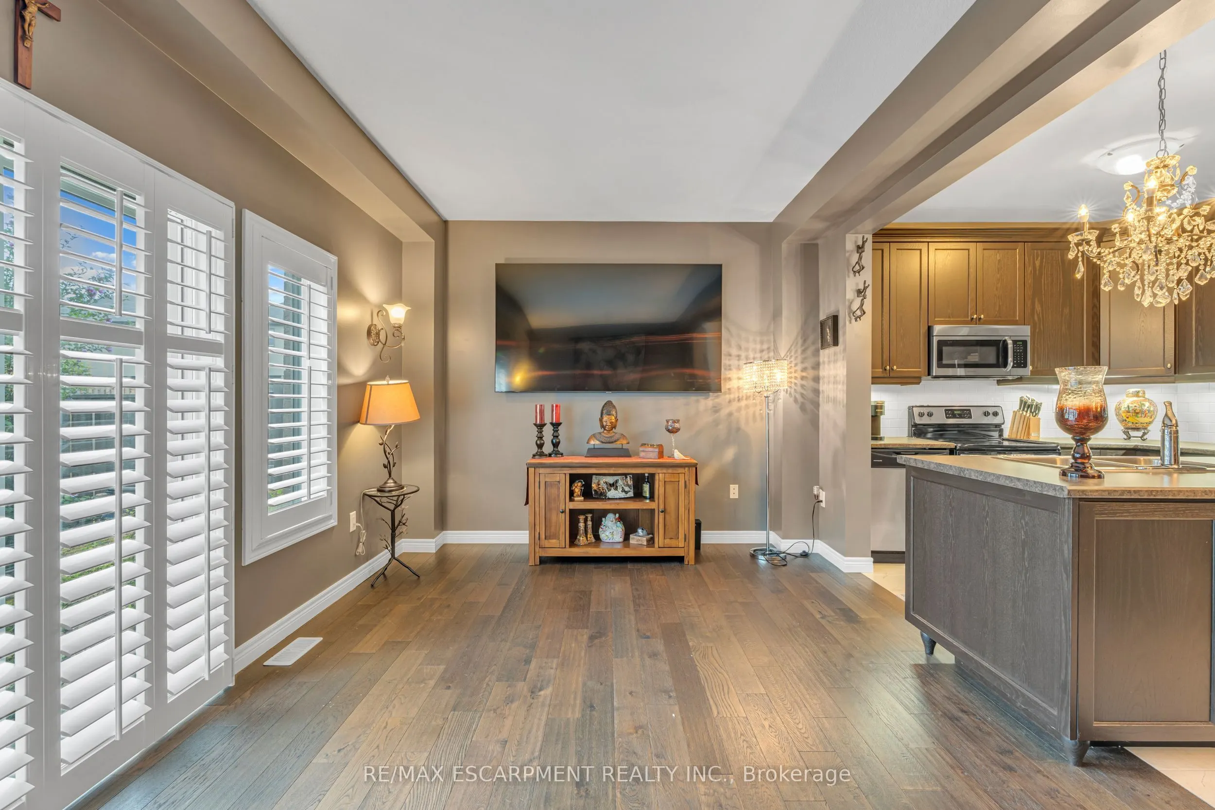 72 DODMAN Crescent