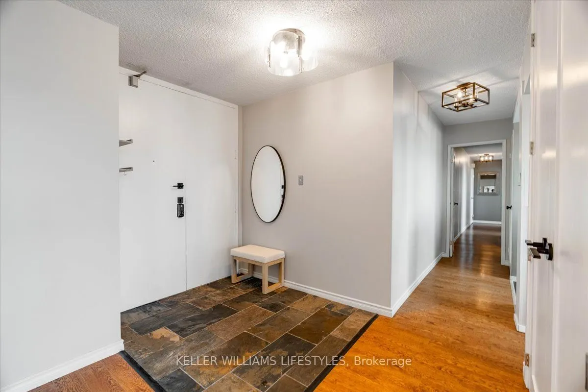 389 Dundas Street, #1601