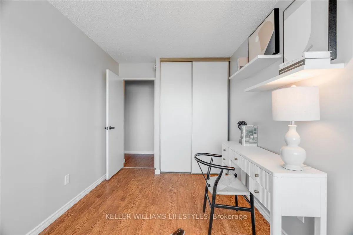 389 Dundas Street, #1601