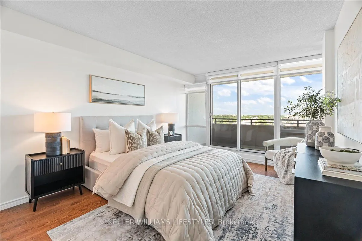 389 Dundas Street, #1601