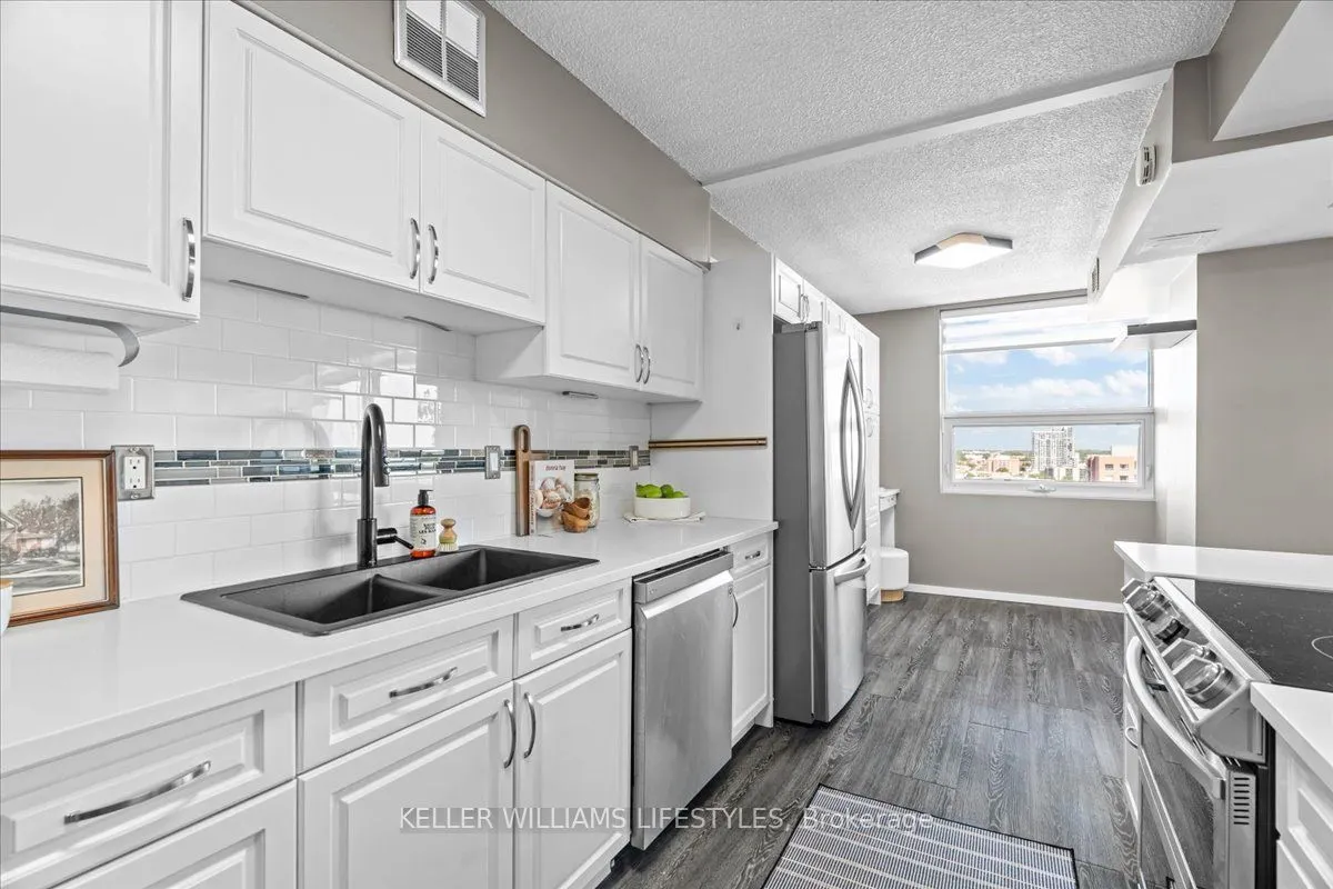 389 Dundas Street, #1601