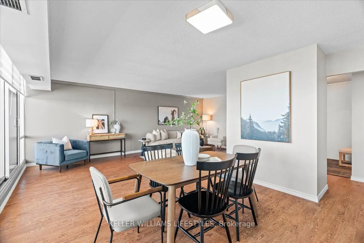 389 Dundas Street, #1601