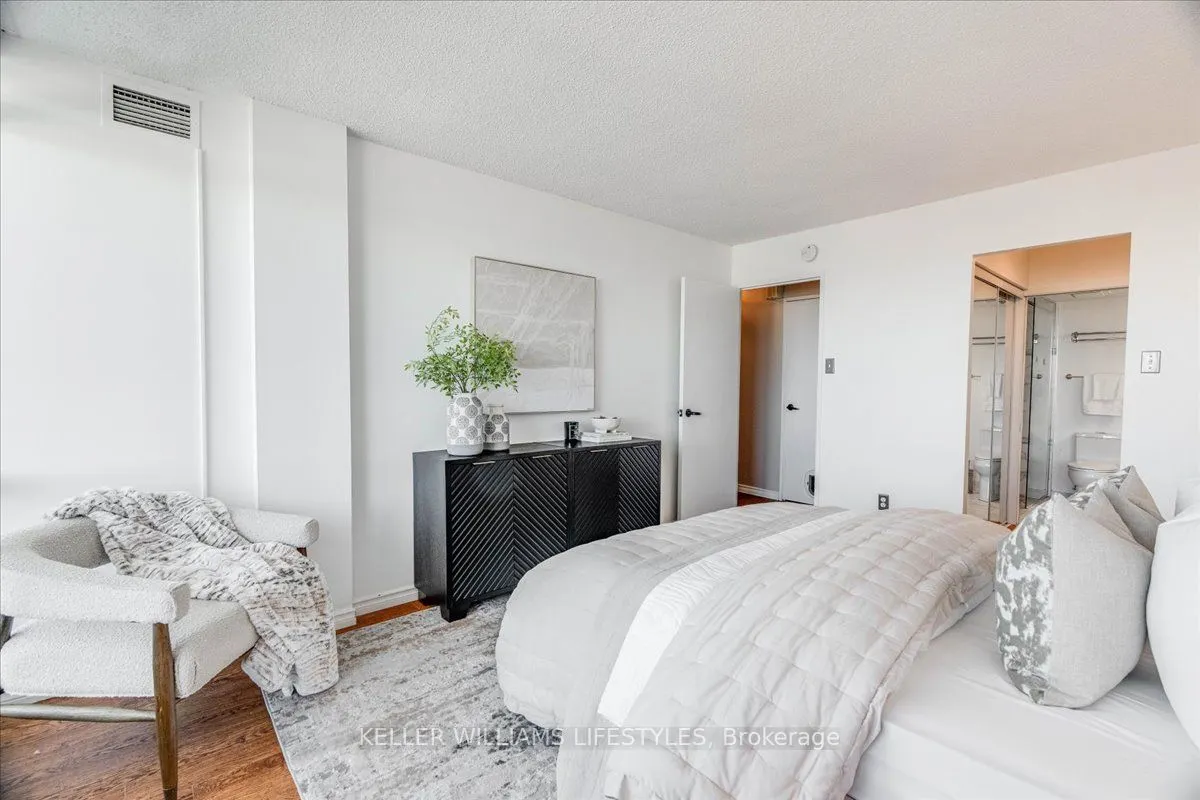 389 Dundas Street, #1601