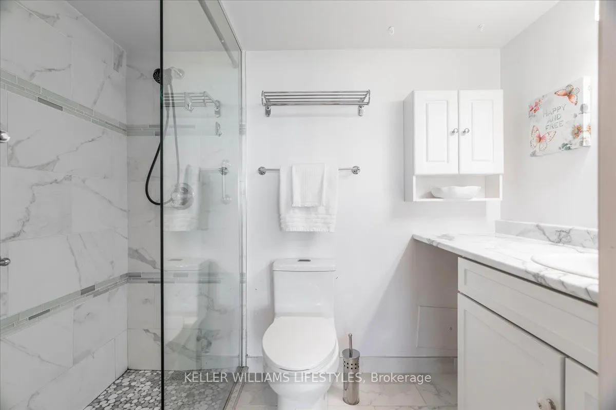 389 Dundas Street, #1601