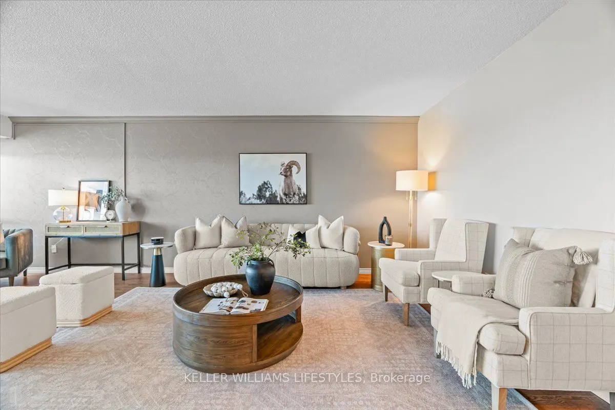 389 Dundas Street, #1601
