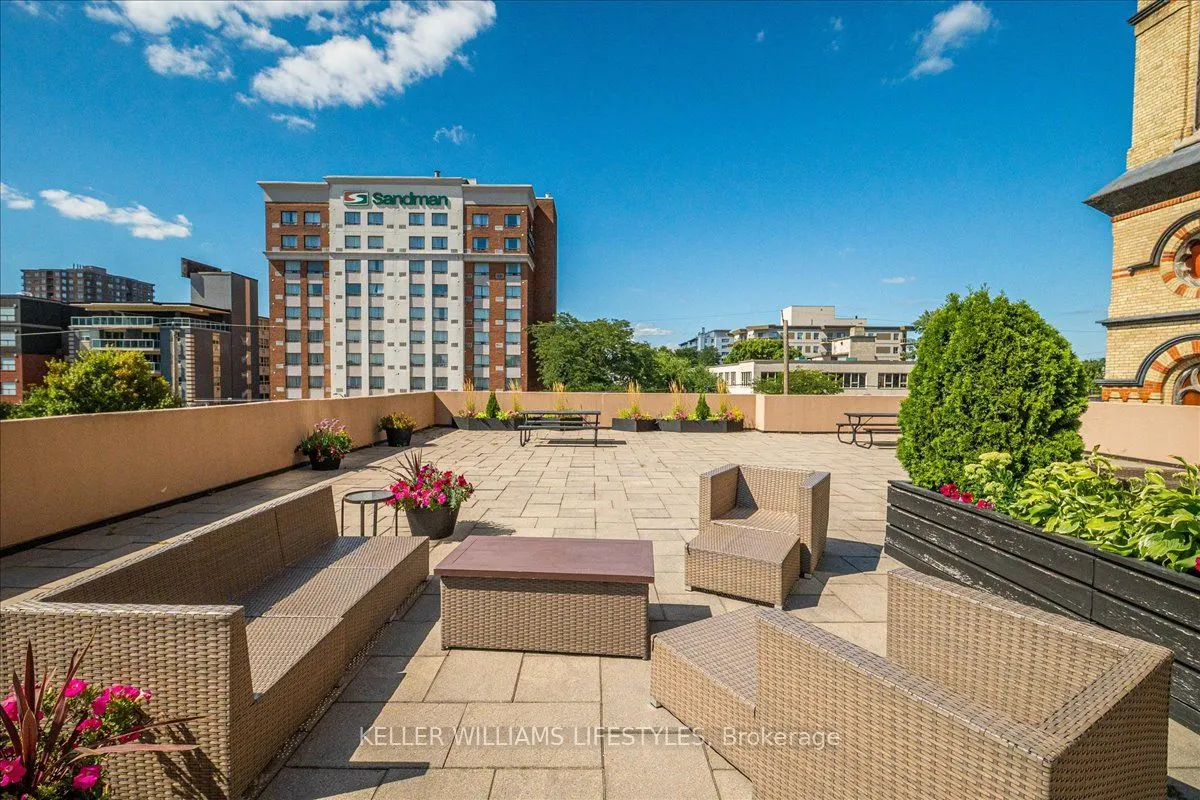 389 Dundas Street, #1601