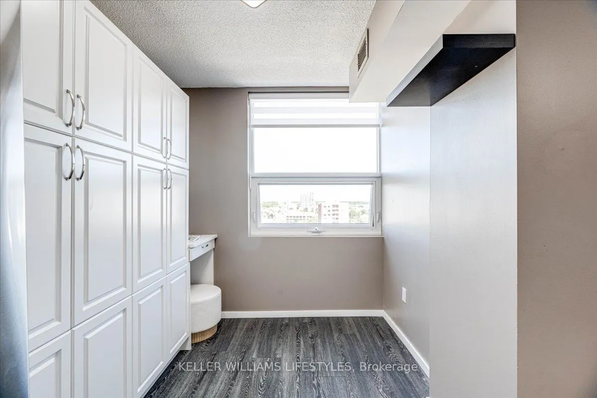 389 Dundas Street, #1601