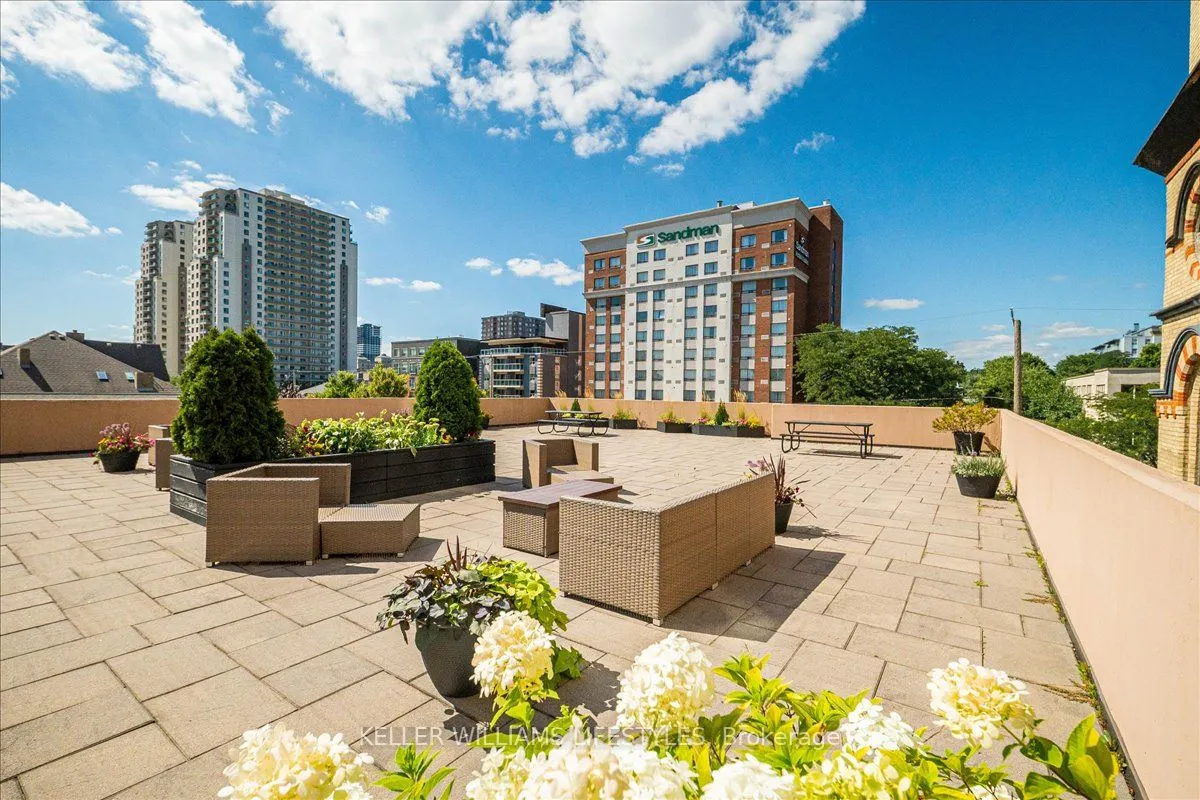389 Dundas Street, #1601