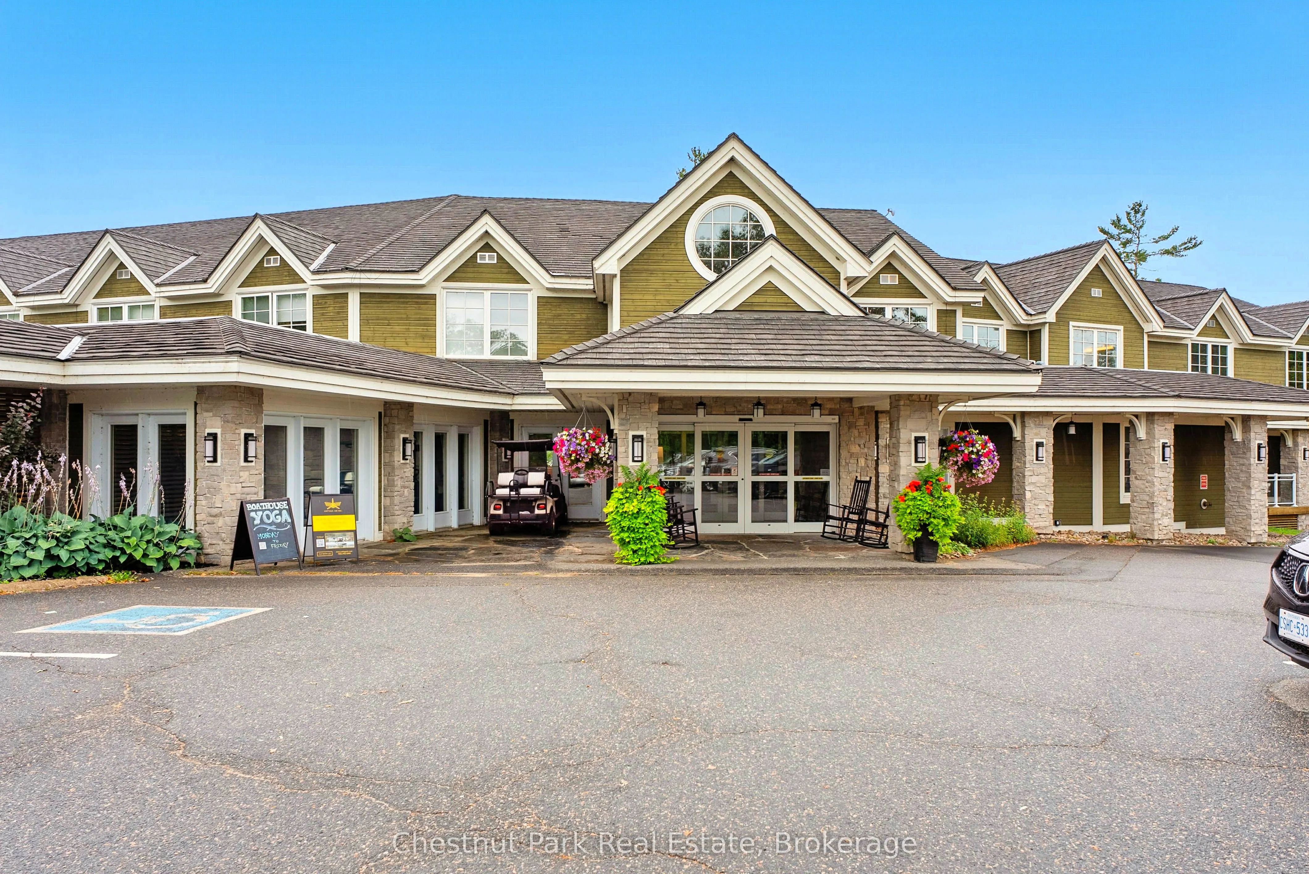1869 Muskoka Rd 118 Road W, #L203-C1