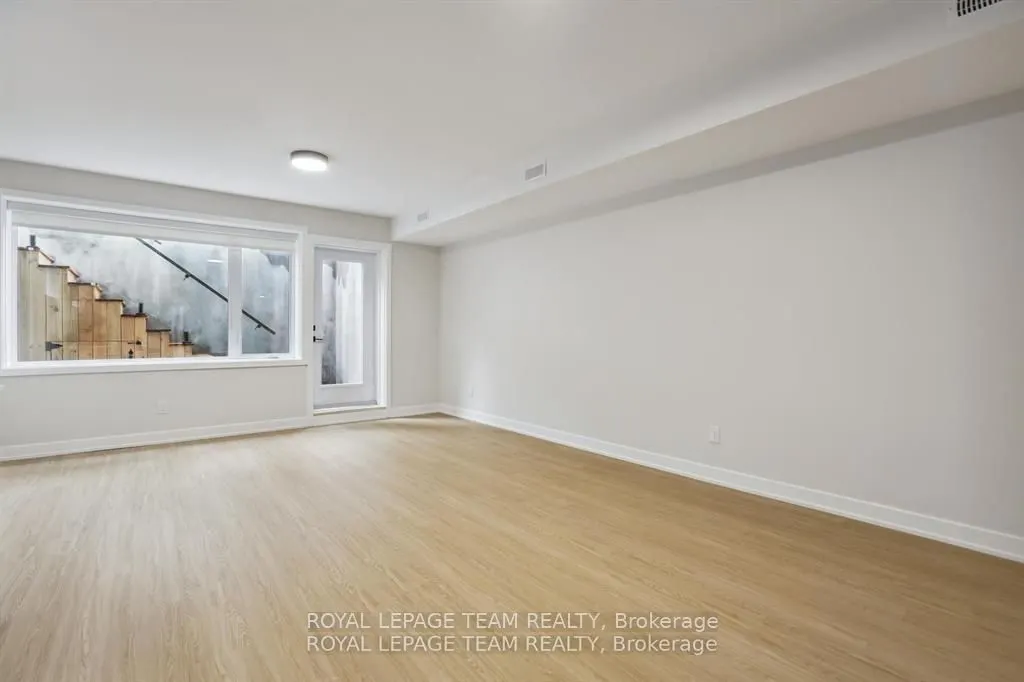 49 GROSVENOR Avenue, #1