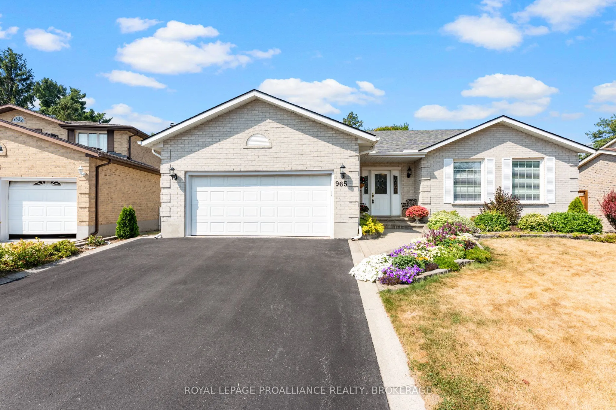 965 Ambleside Crescent