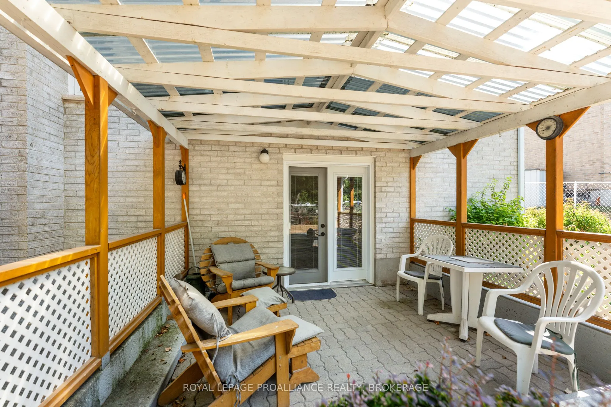 965 Ambleside Crescent